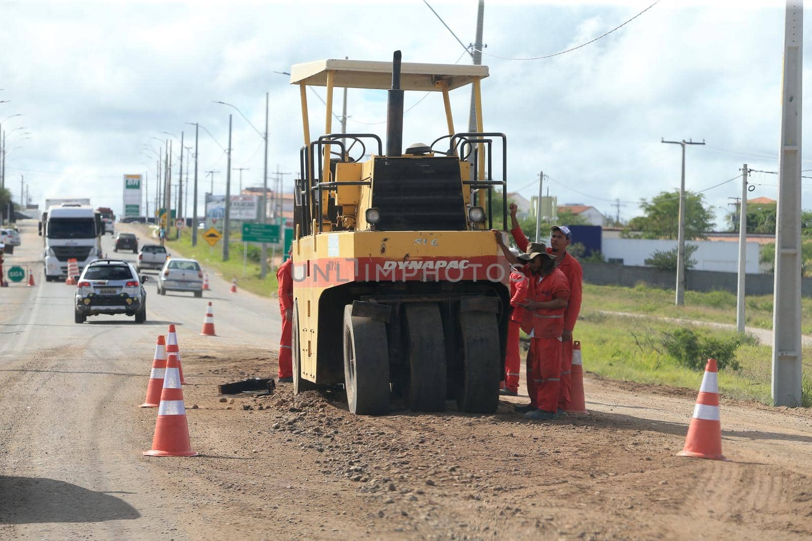 serra preta, bahia, brazil - september 13, 2022: workers recovering the BA 052 highway lane in the city of Serra Preta.