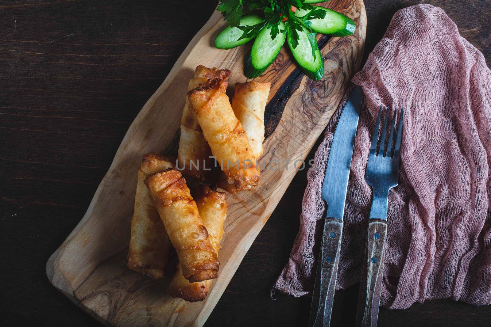 deep fried spring rolls, Por Pieer Tod or Fried spring rolls (Thai Spring Roll) Snacks and snacks that are popular with Thai and Chinese people. by senkaya