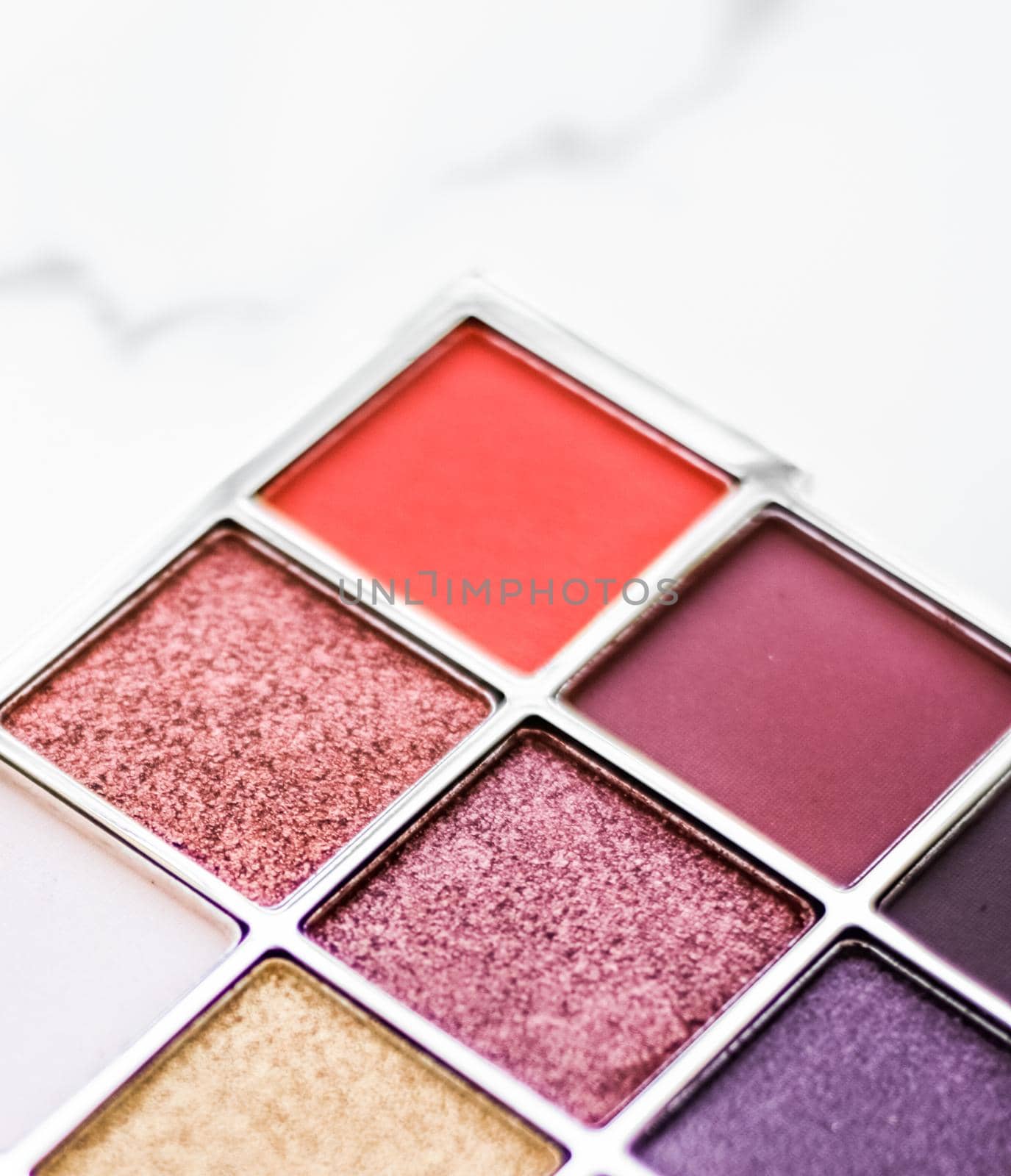 Cosmetic branding, fashion blog and glamour set concept - Eye shadow palette swatches on marble background, make-up and eyeshadows cosmetics product for luxury beauty brand and holiday flatlay design