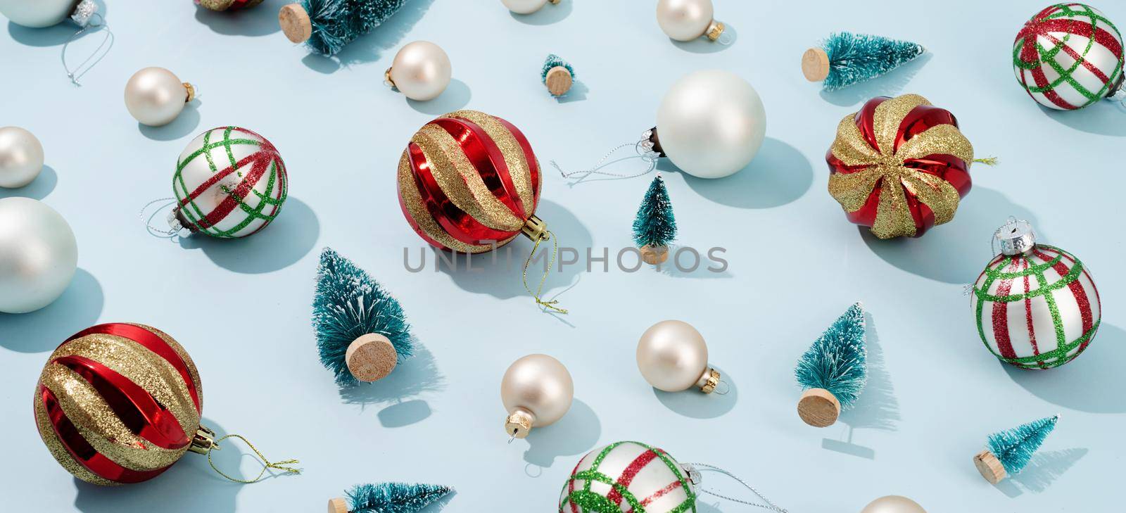 red and white shiny christmas balls on blue pastel backgroud, pattern, Winter, Cristmas and New year concept. Top view, flat lay