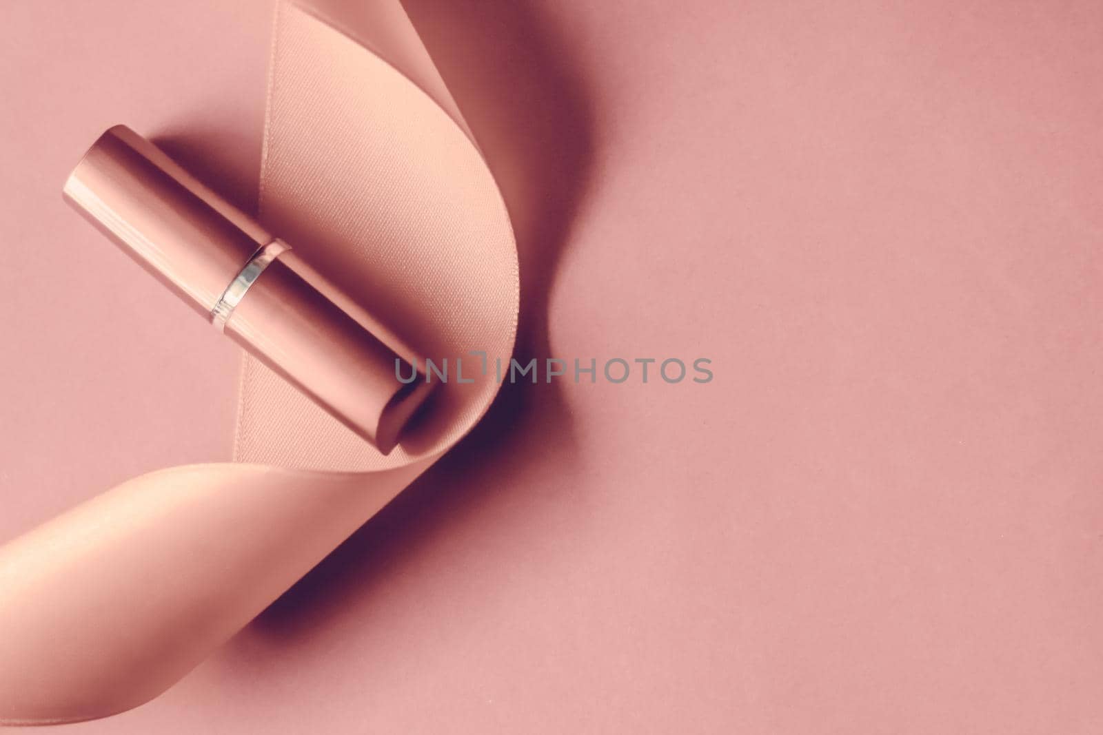 Cosmetic branding, glamour lip gloss and shopping sale concept - Luxury lipstick and silk ribbon on blush pink holiday background, make-up and cosmetics flatlay for beauty brand product design