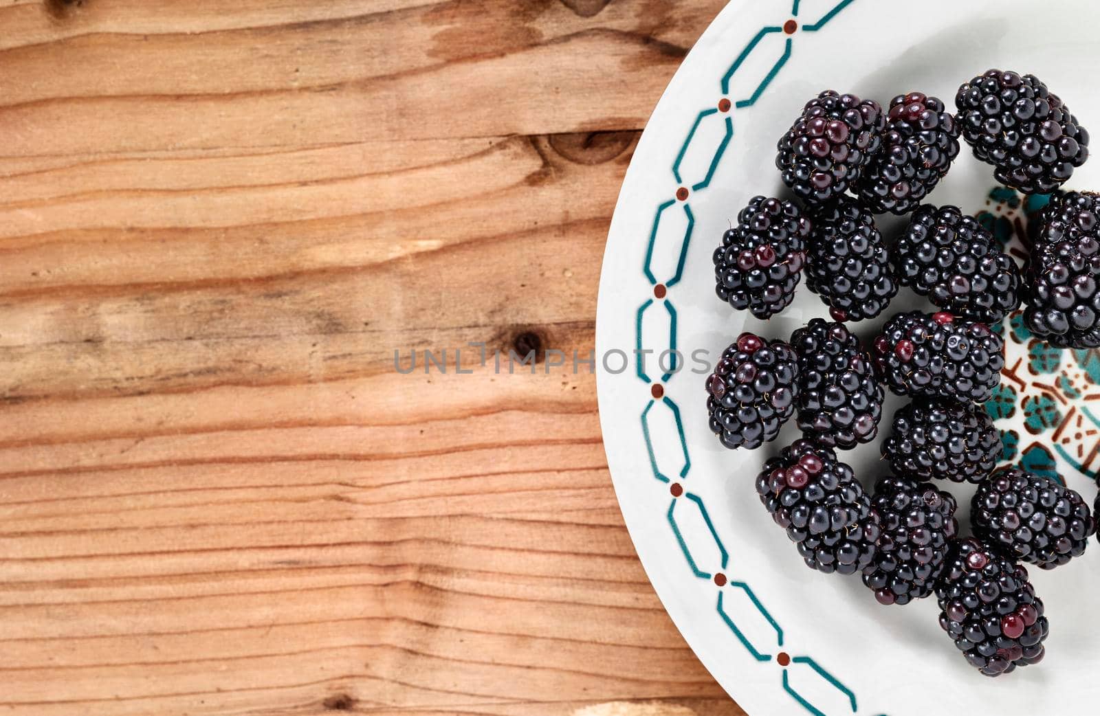 Blackberries on plate by victimewalker