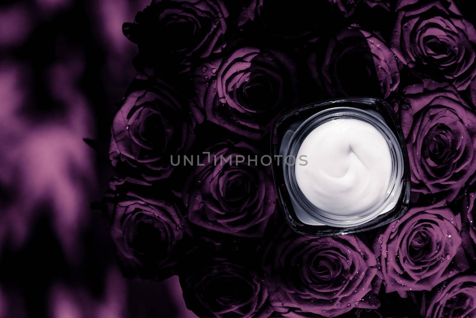 Luxe cosmetics, branding and anti-age concept - Face cream skin moisturizer on purple roses flowers, luxury skincare cosmetic product on floral background as beauty brand holiday flatlay design