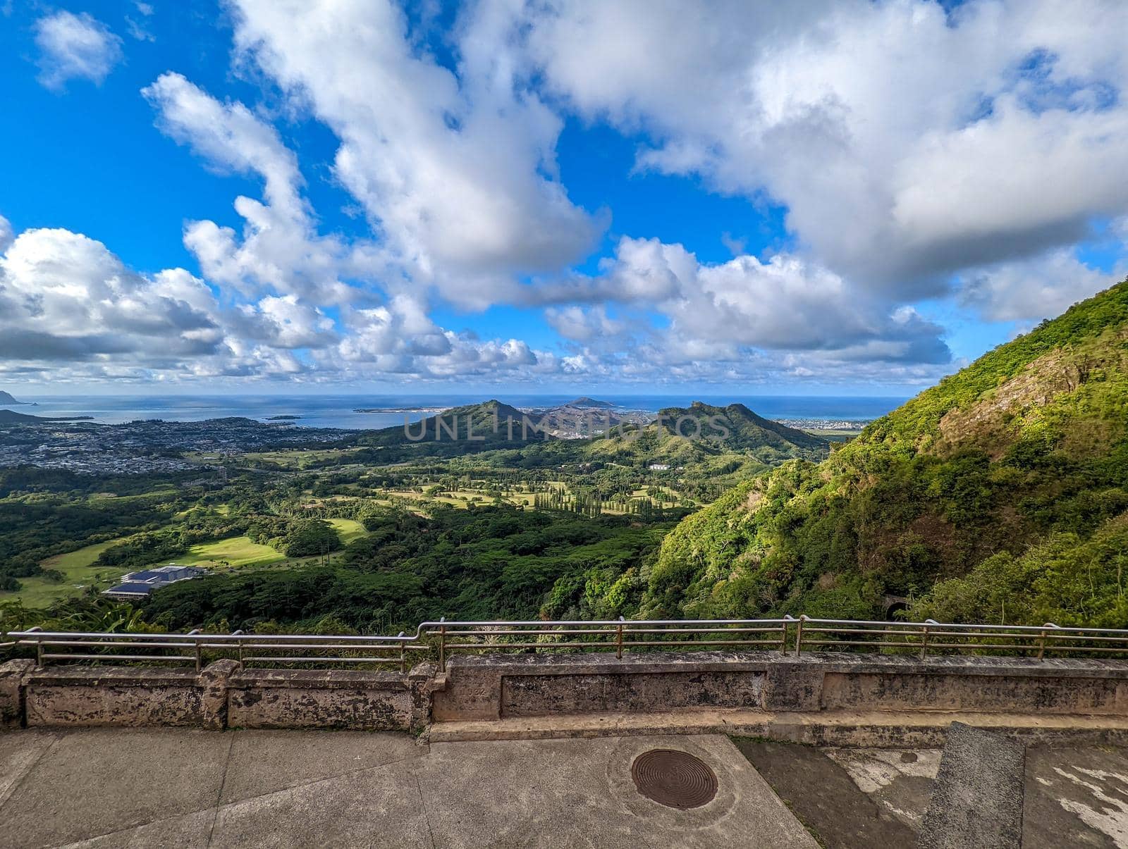 pali look out with beautiful views in oahu hawaii