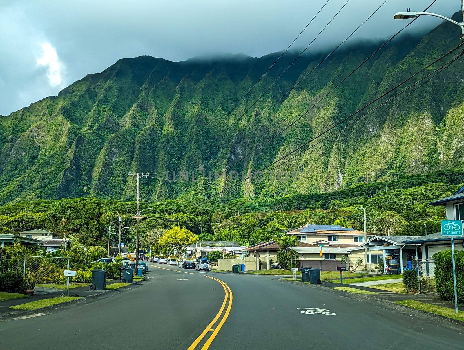 driving around on roads of oahu hawaii