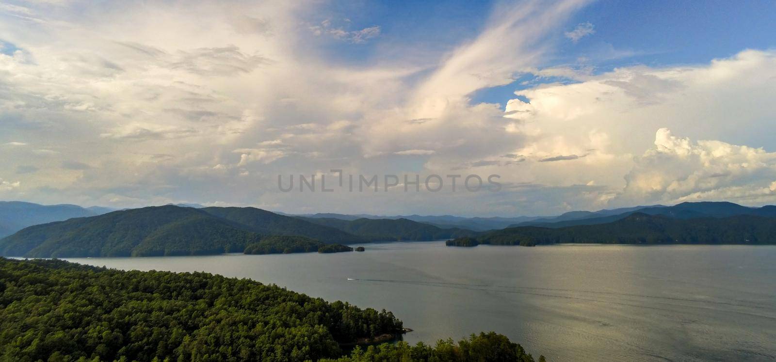 beautiful scenic views at lake jocassee south carolina