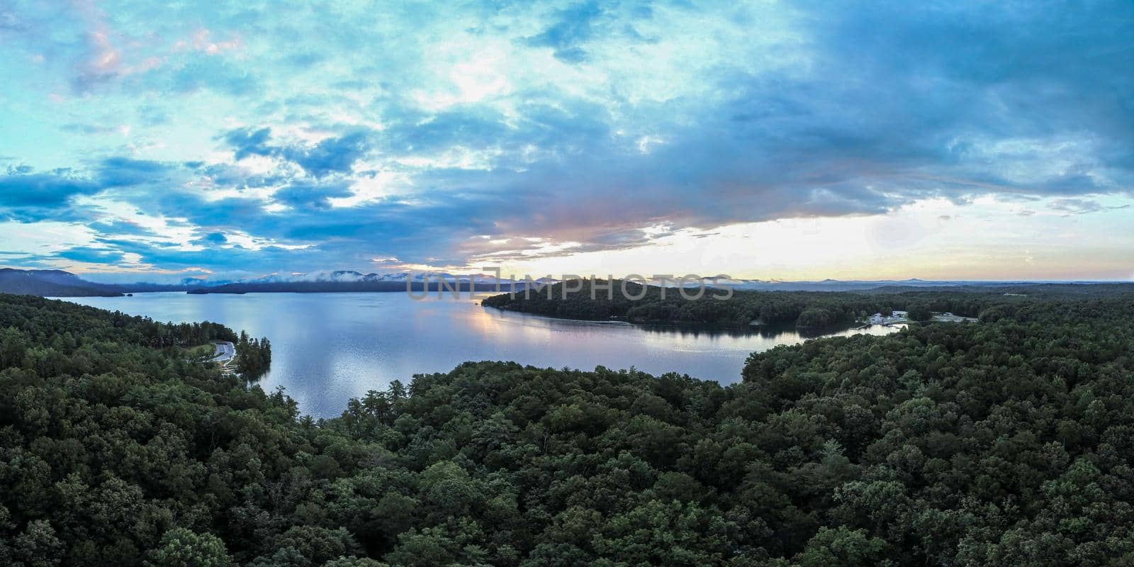 beautiful scenic views at lake jocassee south carolina