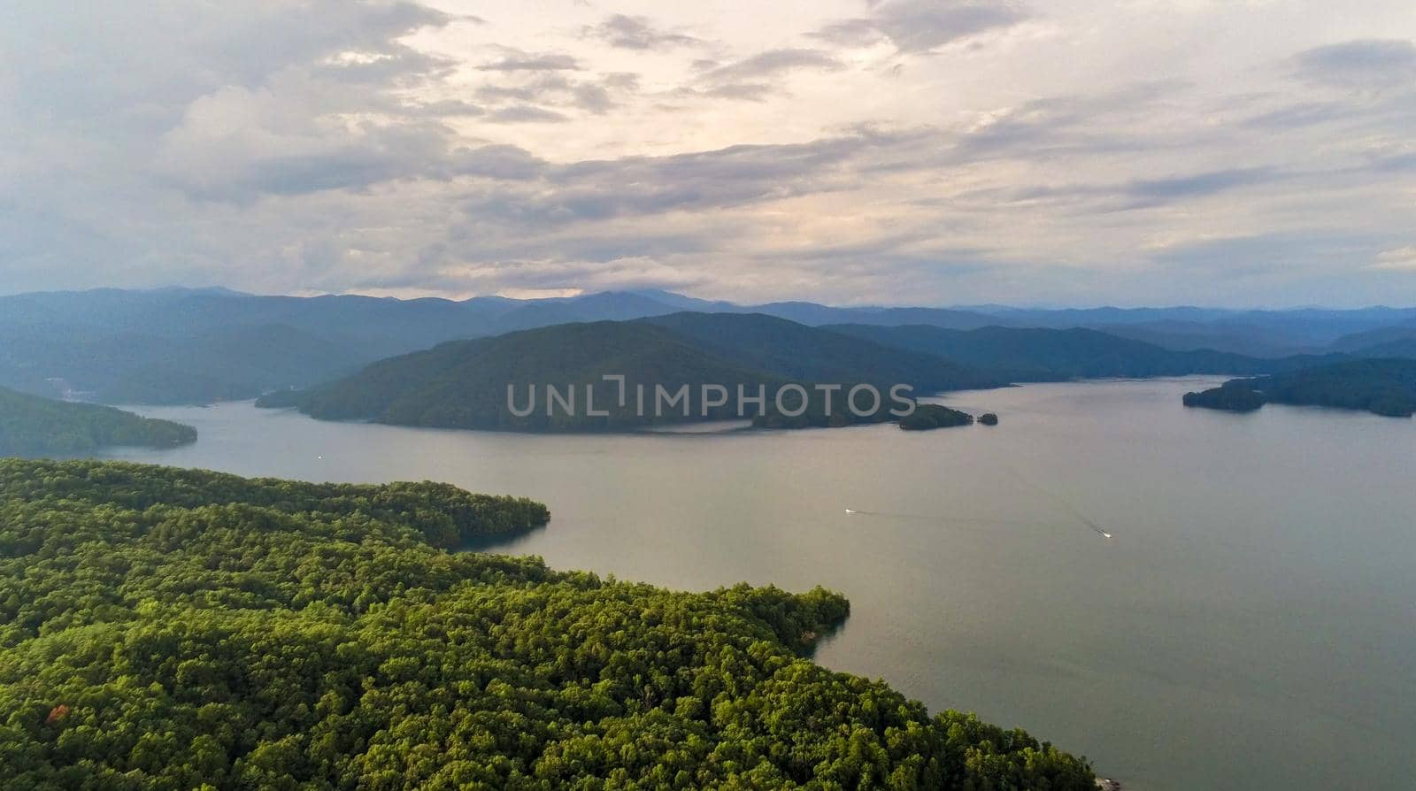 beautiful scenic views at lake jocassee south carolina