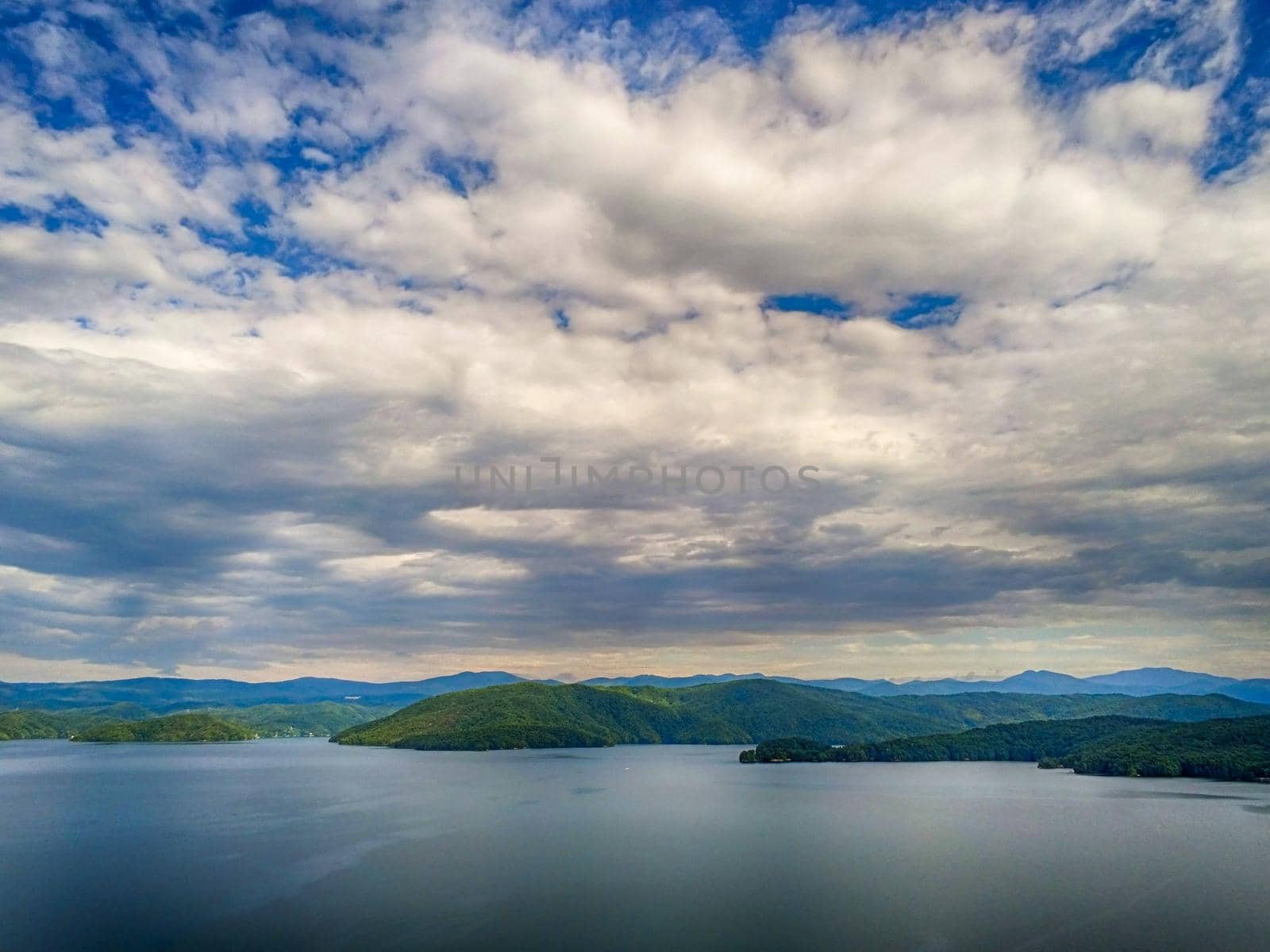 beautiful scenic views at lake jocassee south carolina