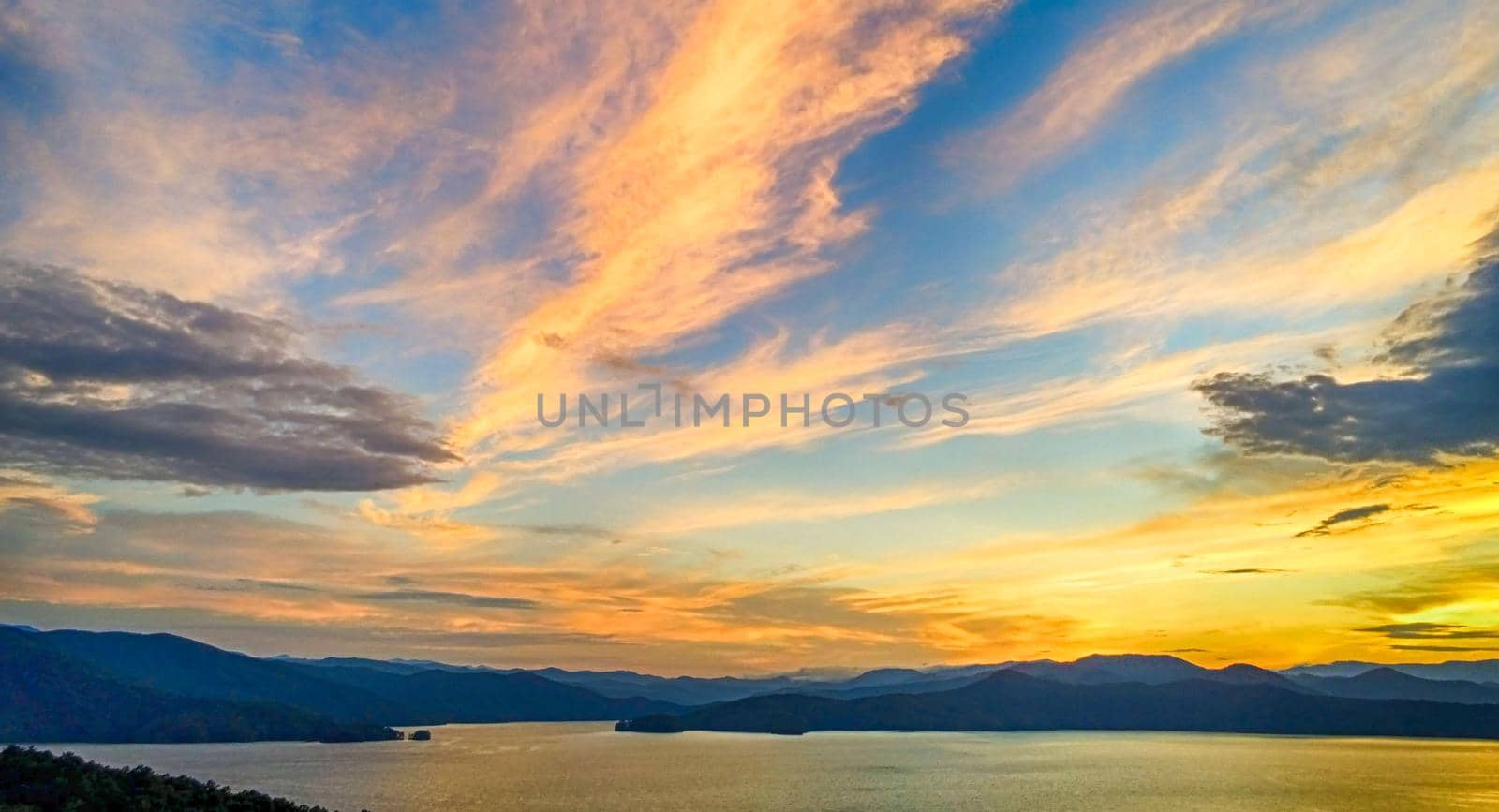 beautiful early morning sunrise on lake jocassee south carolina