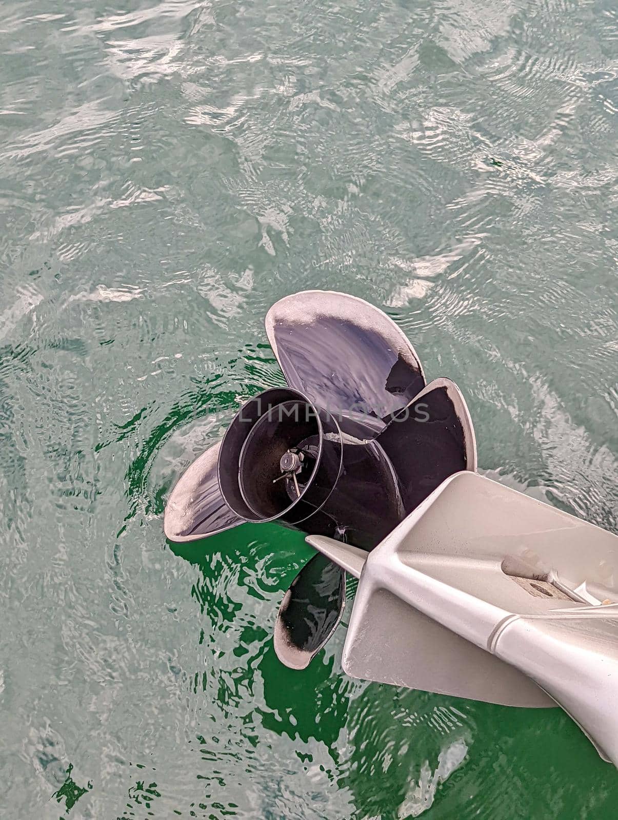 outboard boat engine motor propeller