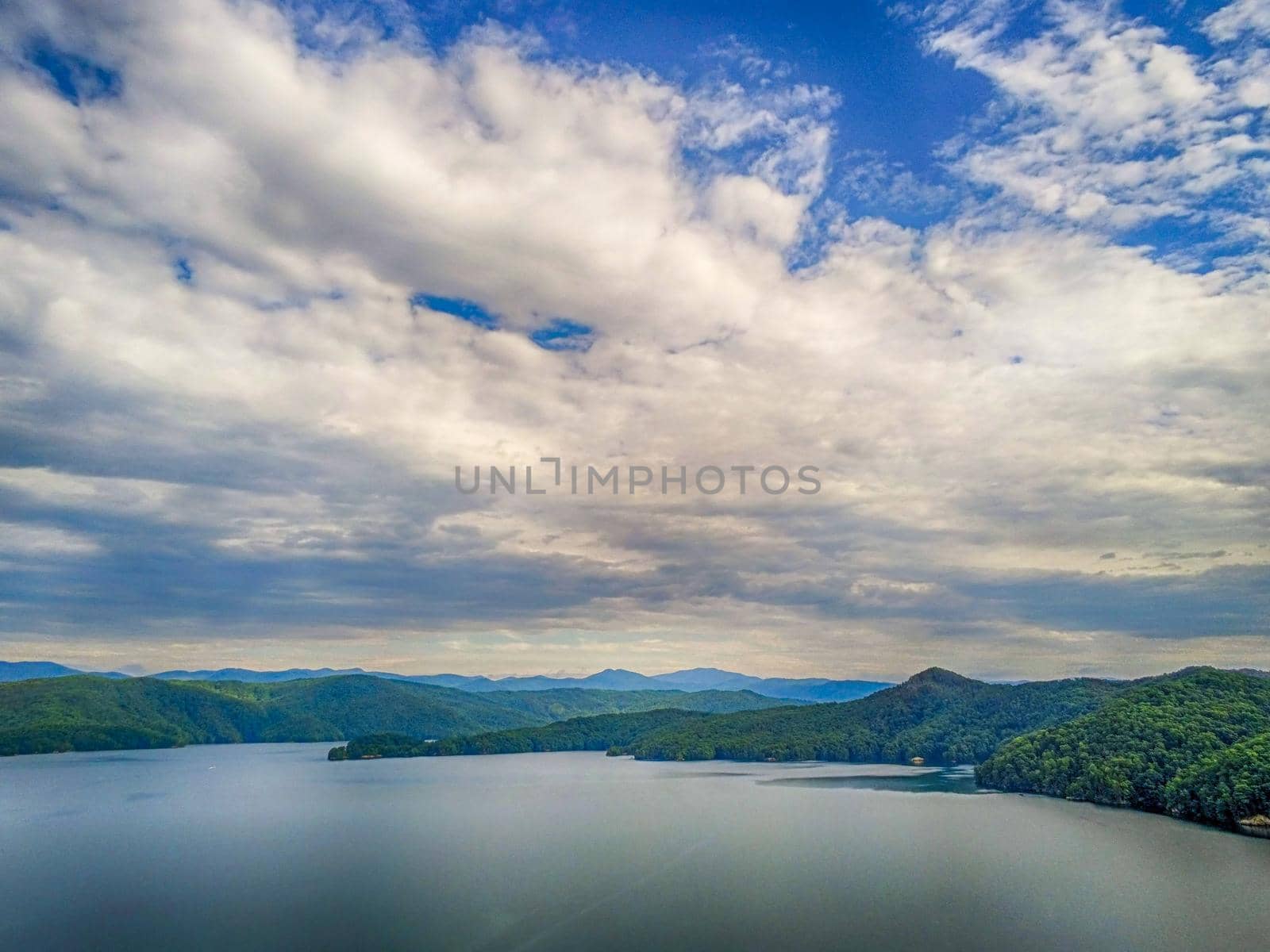 beautiful scenic views at lake jocassee south carolina