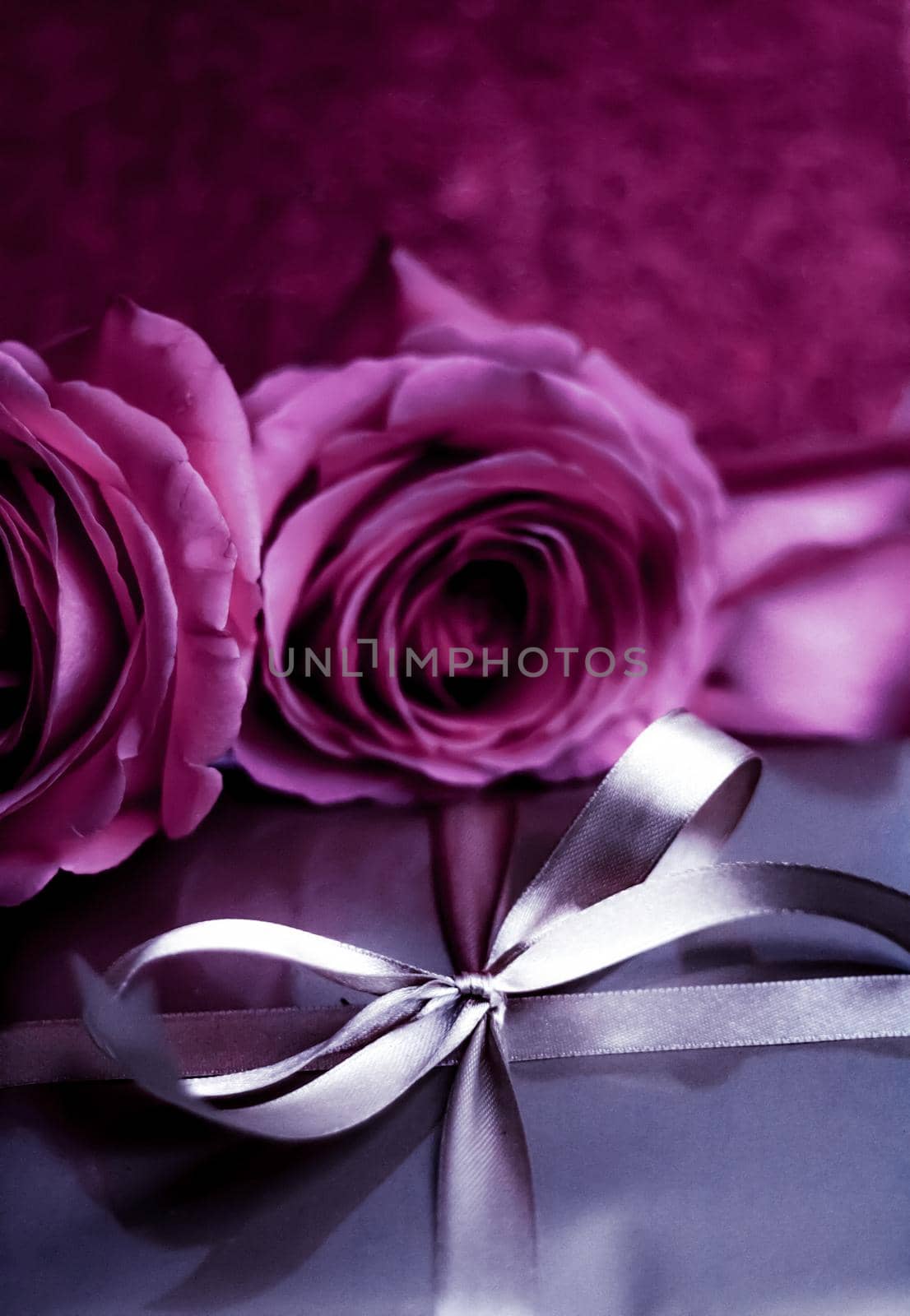 Luxurious design, shop sale promotion and happy surprise concept - Luxury holiday silver gift box and pink roses as Christmas, Valentines Day or birthday present