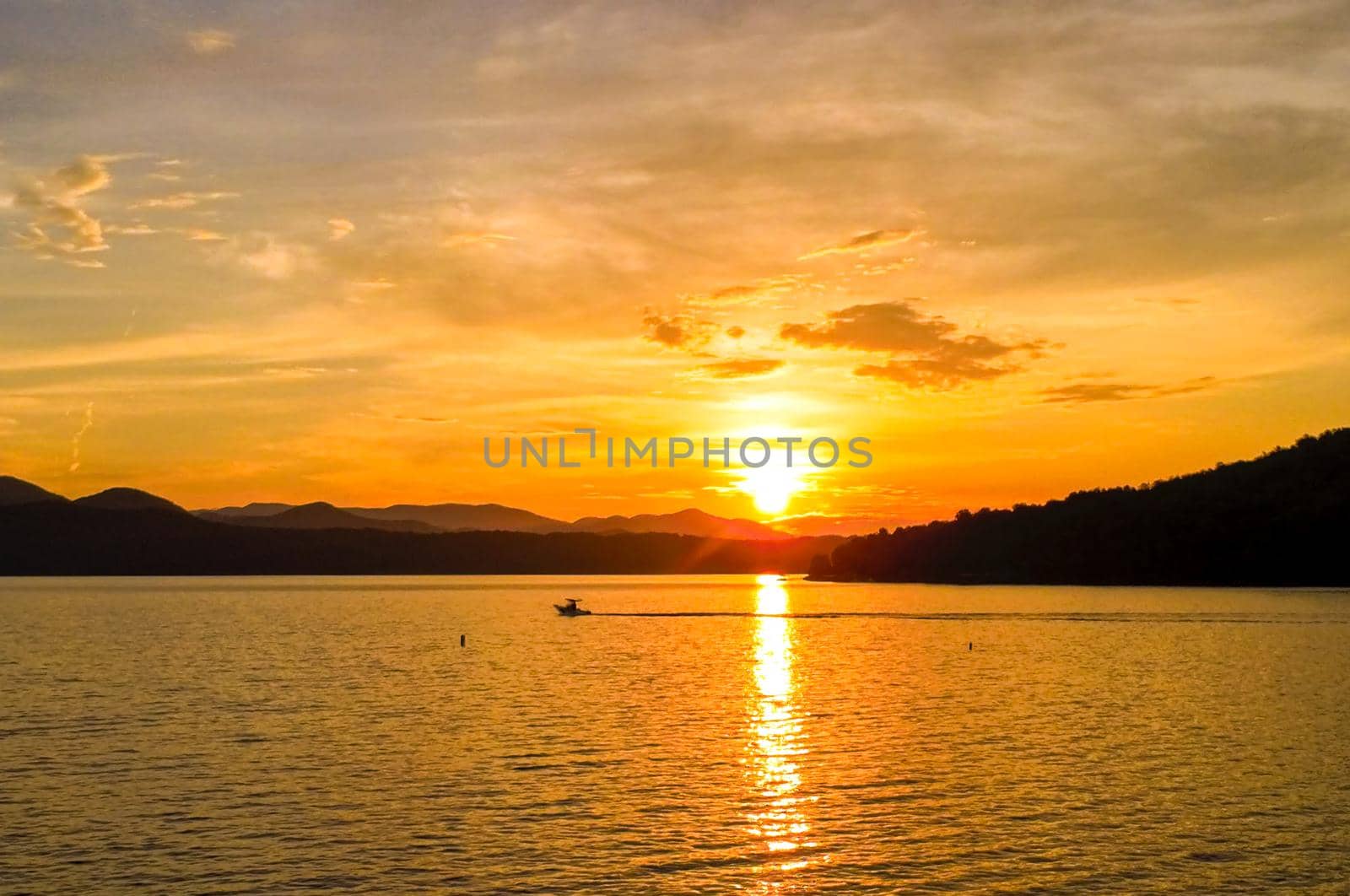 beautiful early morning sunrise on lake jocassee south carolina