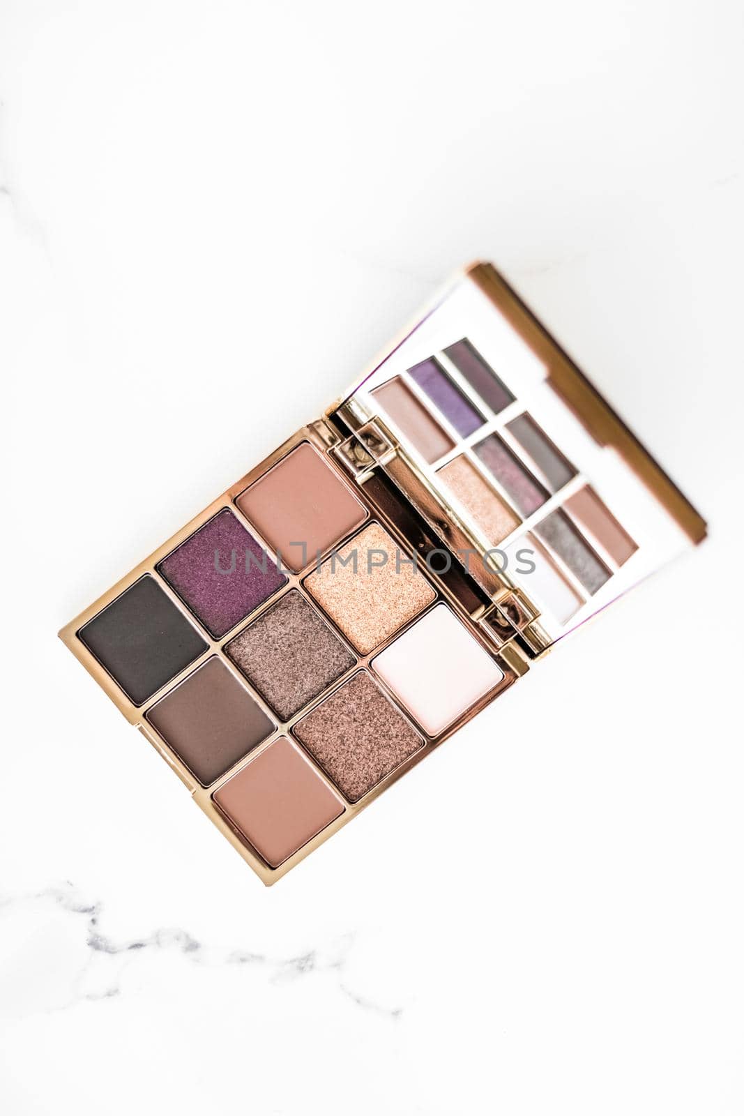 Cosmetic branding, fashion blog and glamour set concept - Eye shadow palette swatches on marble background, make-up and eyeshadows cosmetics product for luxury beauty brand and holiday flatlay design