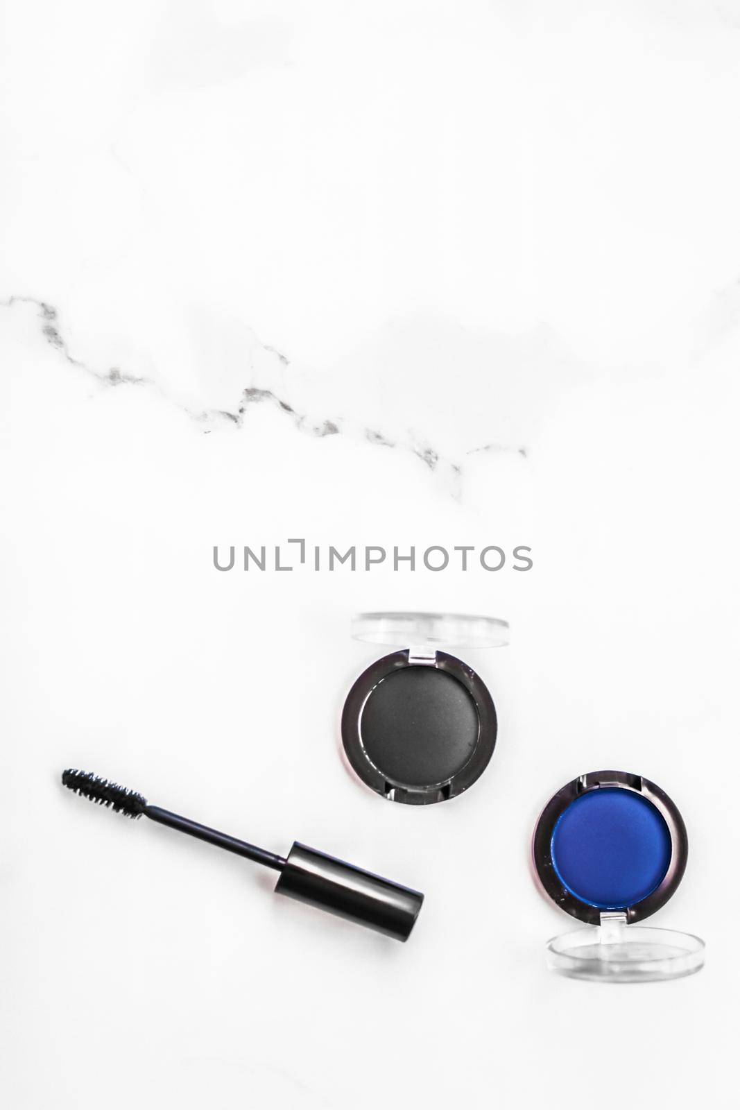 Cosmetic branding, blog and girly concept - Eyeshadows, black liner and mascara on marble background, eye shadows cosmetics as glamour make-up products for luxury beauty brand, holiday flatlay design