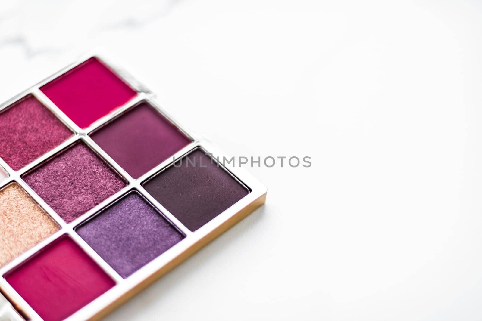 Cosmetic branding, fashion blog and glamour set concept - Eye shadow palette swatches on marble background, make-up and eyeshadows cosmetics product for luxury beauty brand and holiday flatlay design