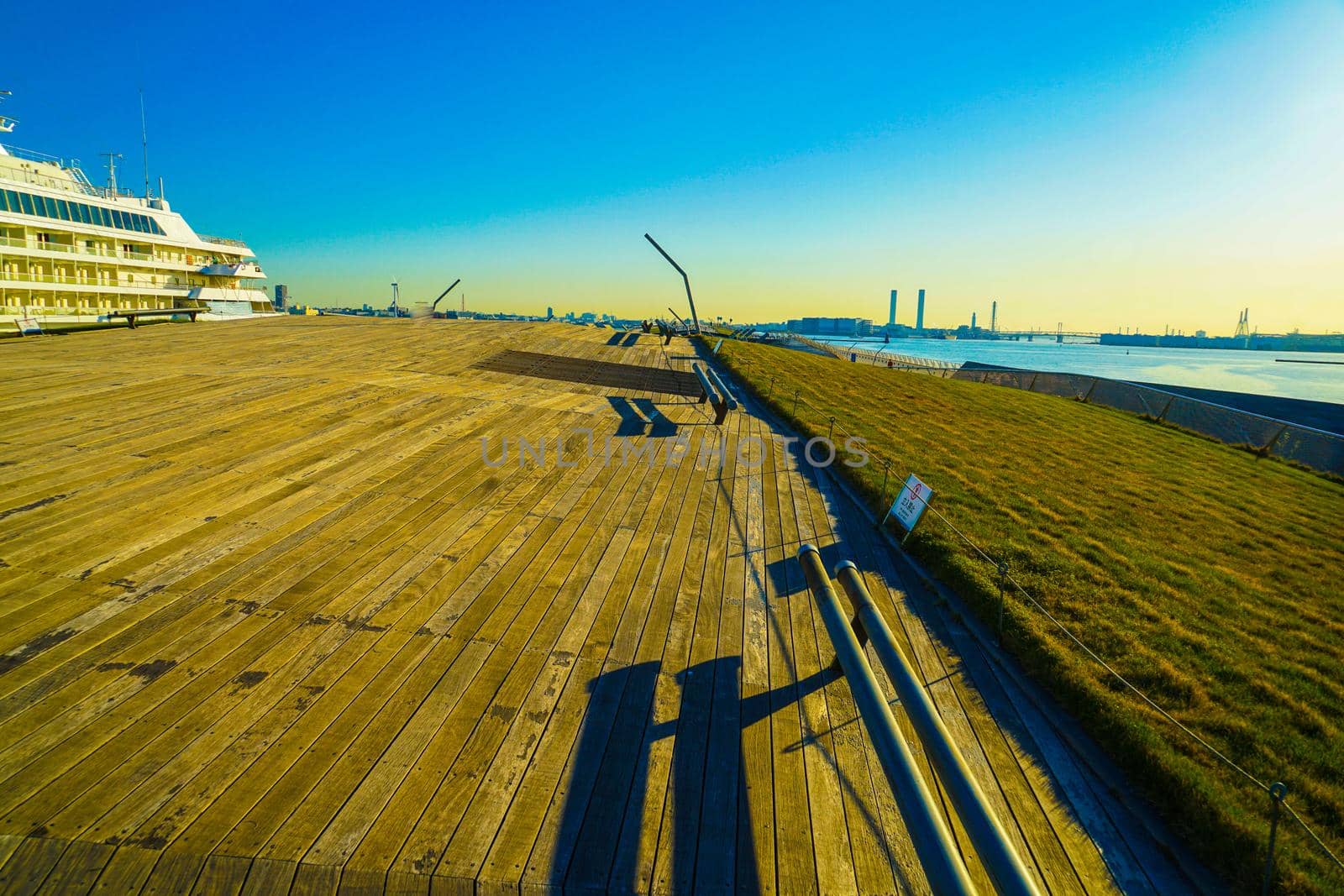 Da-san Bridge and morning ray. Shooting Location: Yokohama City Naka Ward