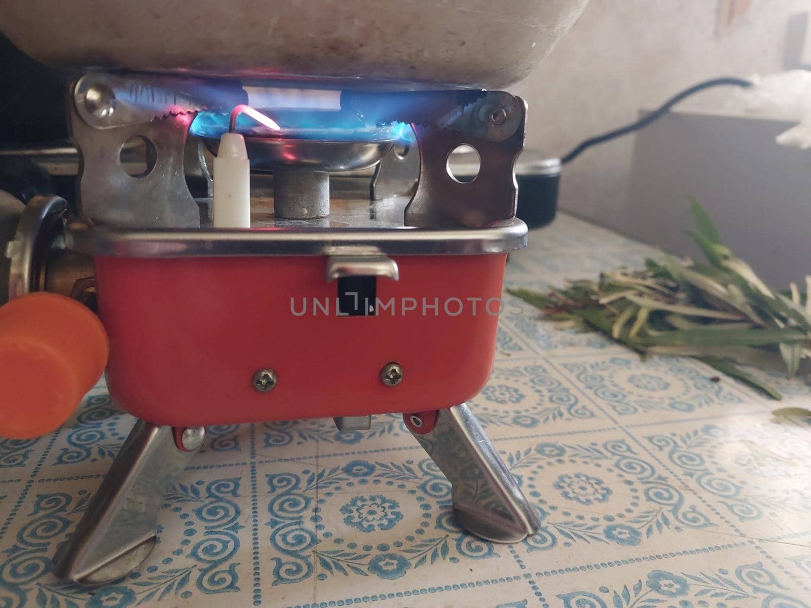 Travel burner for cooking in a the kitchen