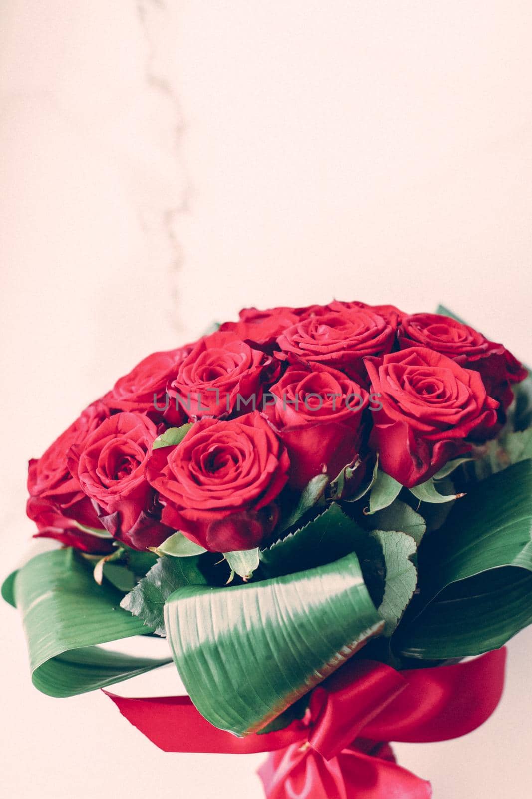 Gift for her, romantic relationship and floral design concept - Luxury bouquet of red roses, beautiful flowers as holiday love present on Valentines Day