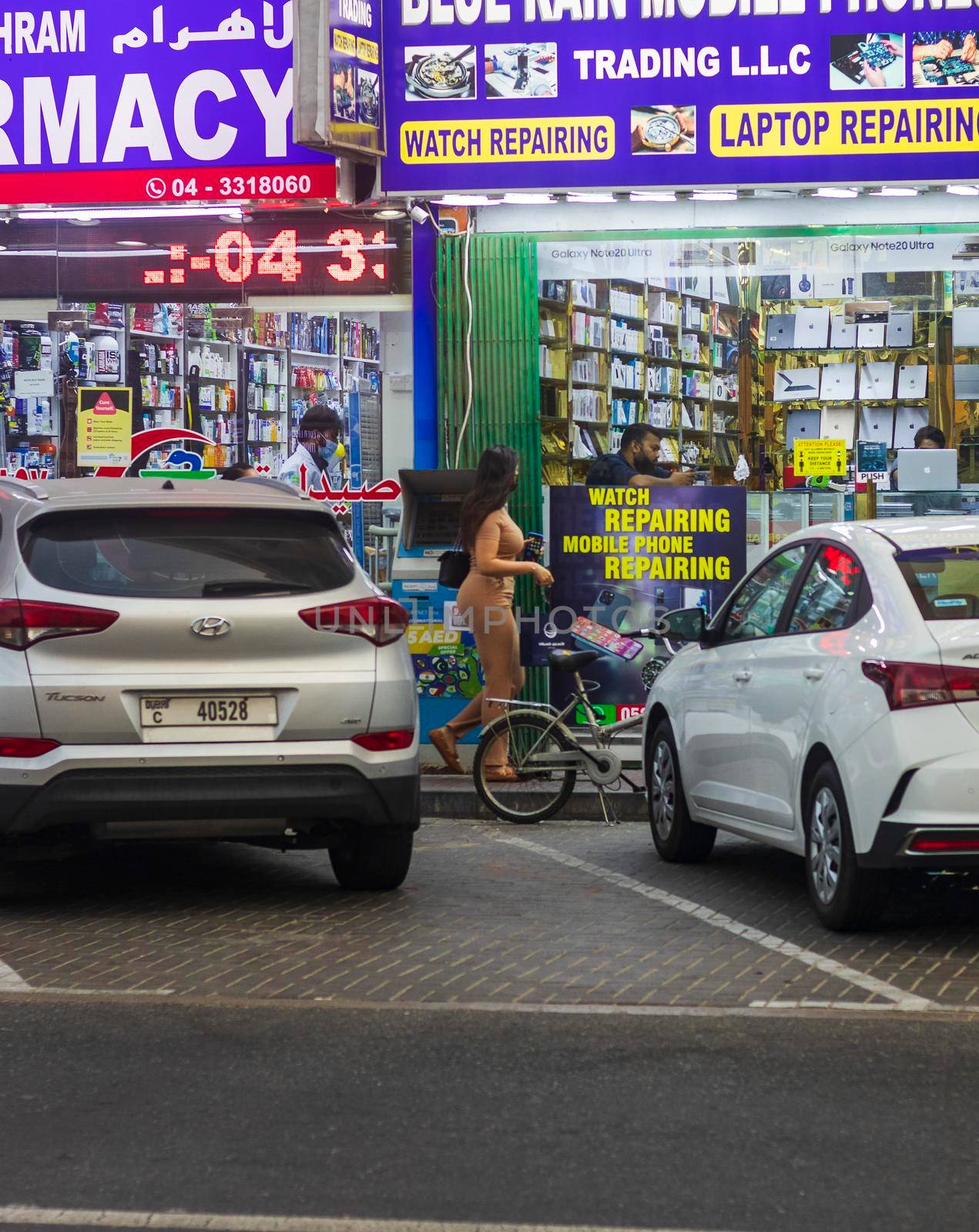 Dubai, UAE - 12.22.2021 - Busy streets of Satwa area.