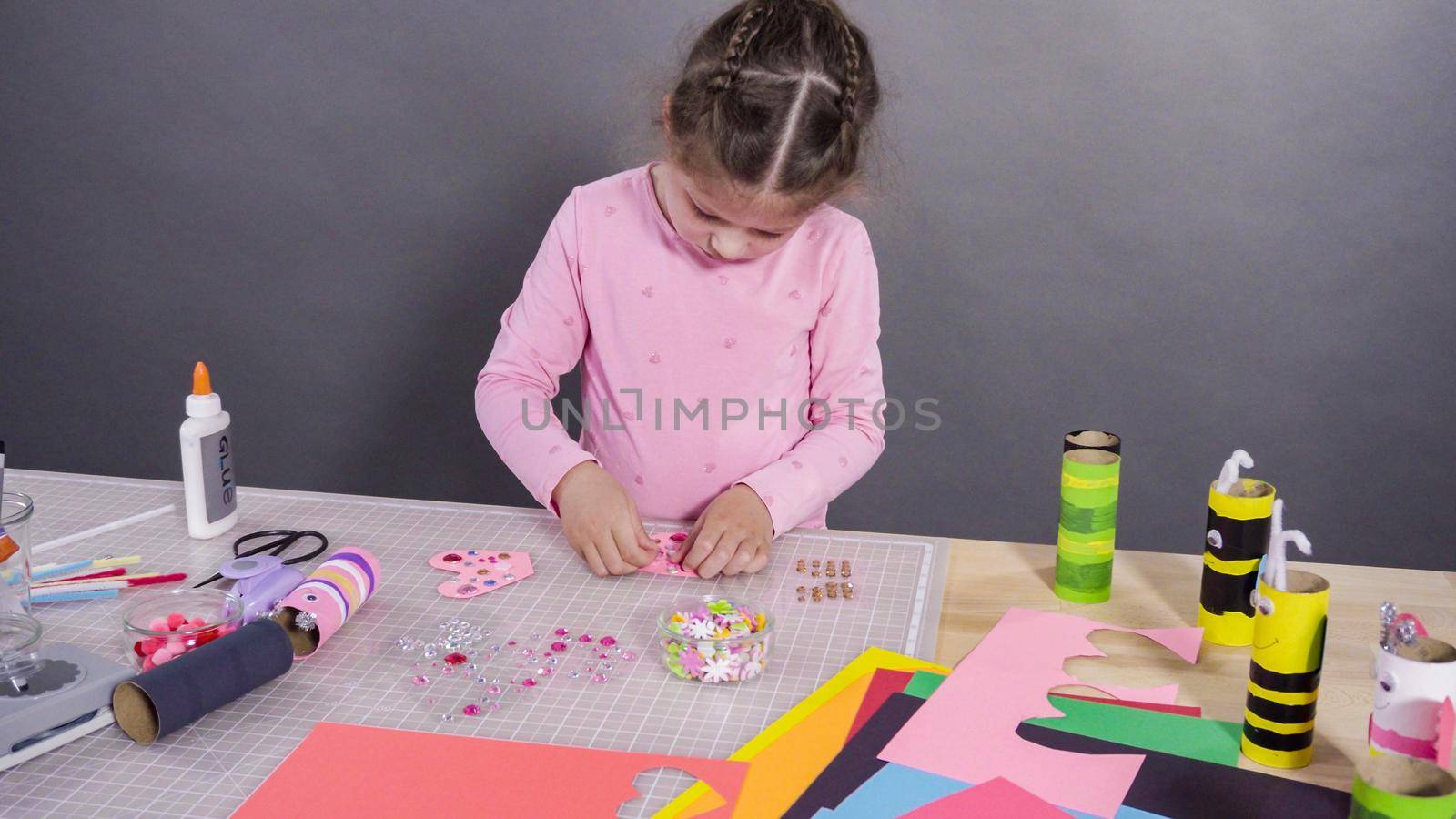 Kids papercraft. Making paper bugs out of the empty toilet paper rolls and construction paper.