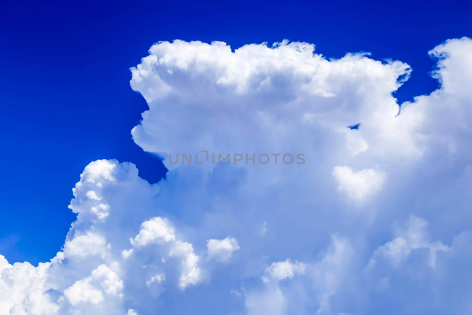 Sky with Cumulonimbus clouds in Spain by soniabonet