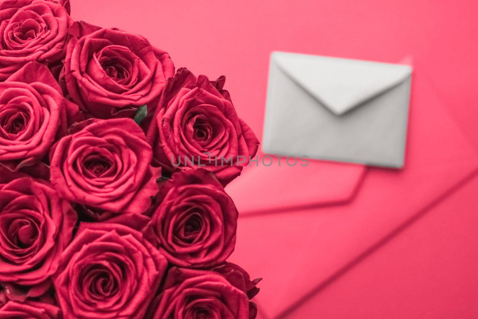 Holidays gift, floral present and happy relationship concept - Love letter and flowers delivery on Valentines Day, luxury bouquet of roses and card on pink background for romantic holiday design