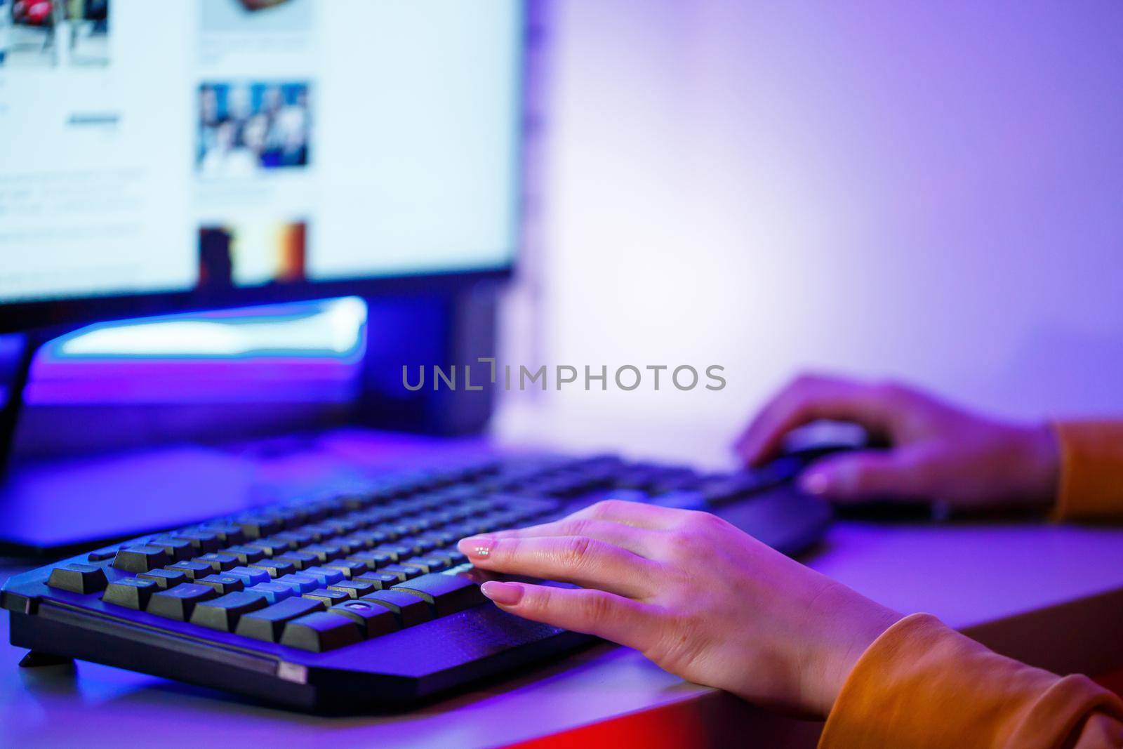 girl freelancer looks on the computer screen news about forest fires and the virus COVID-19 by Dmitrytph