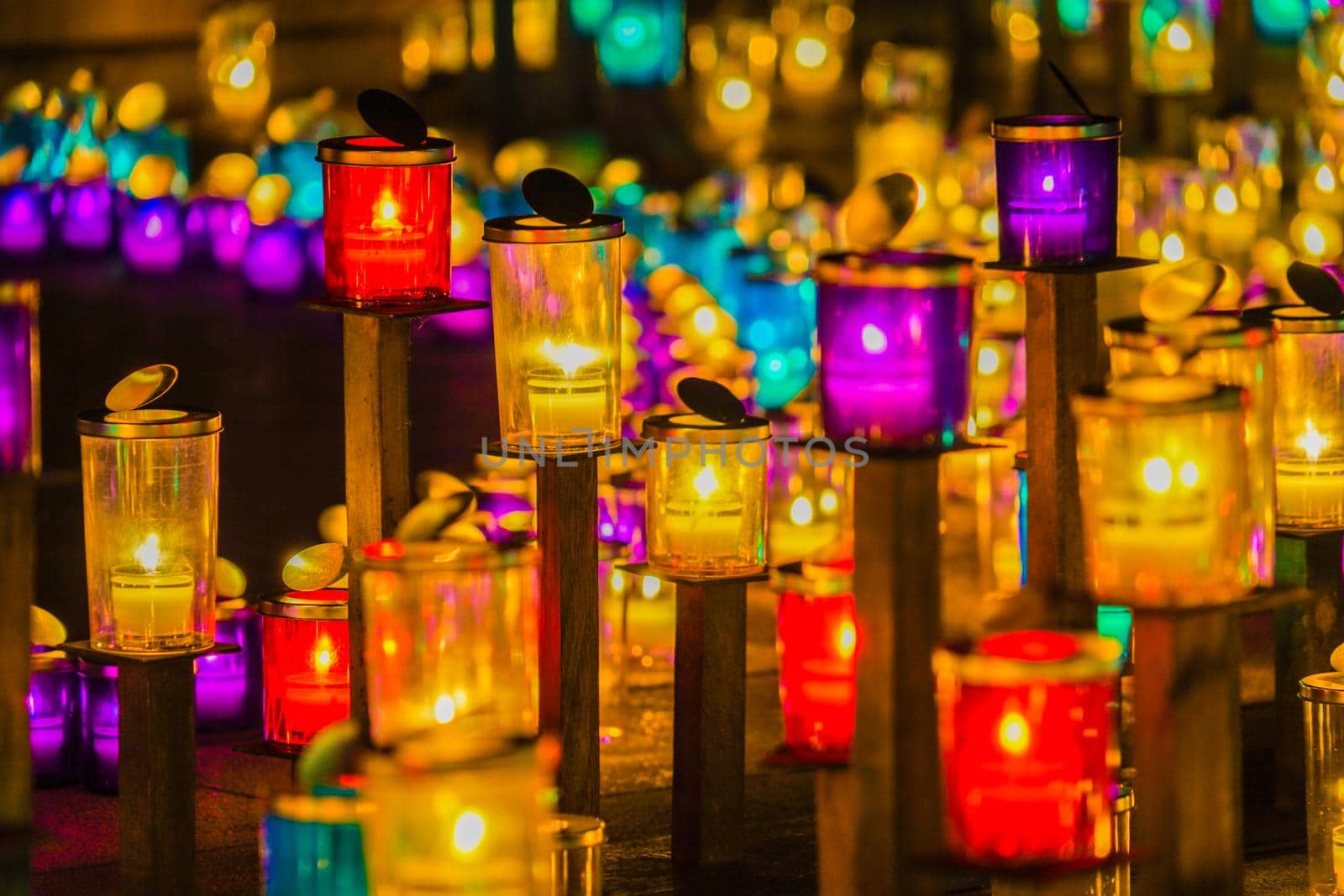 Many colorful candles. Shooting Location: Enoshima