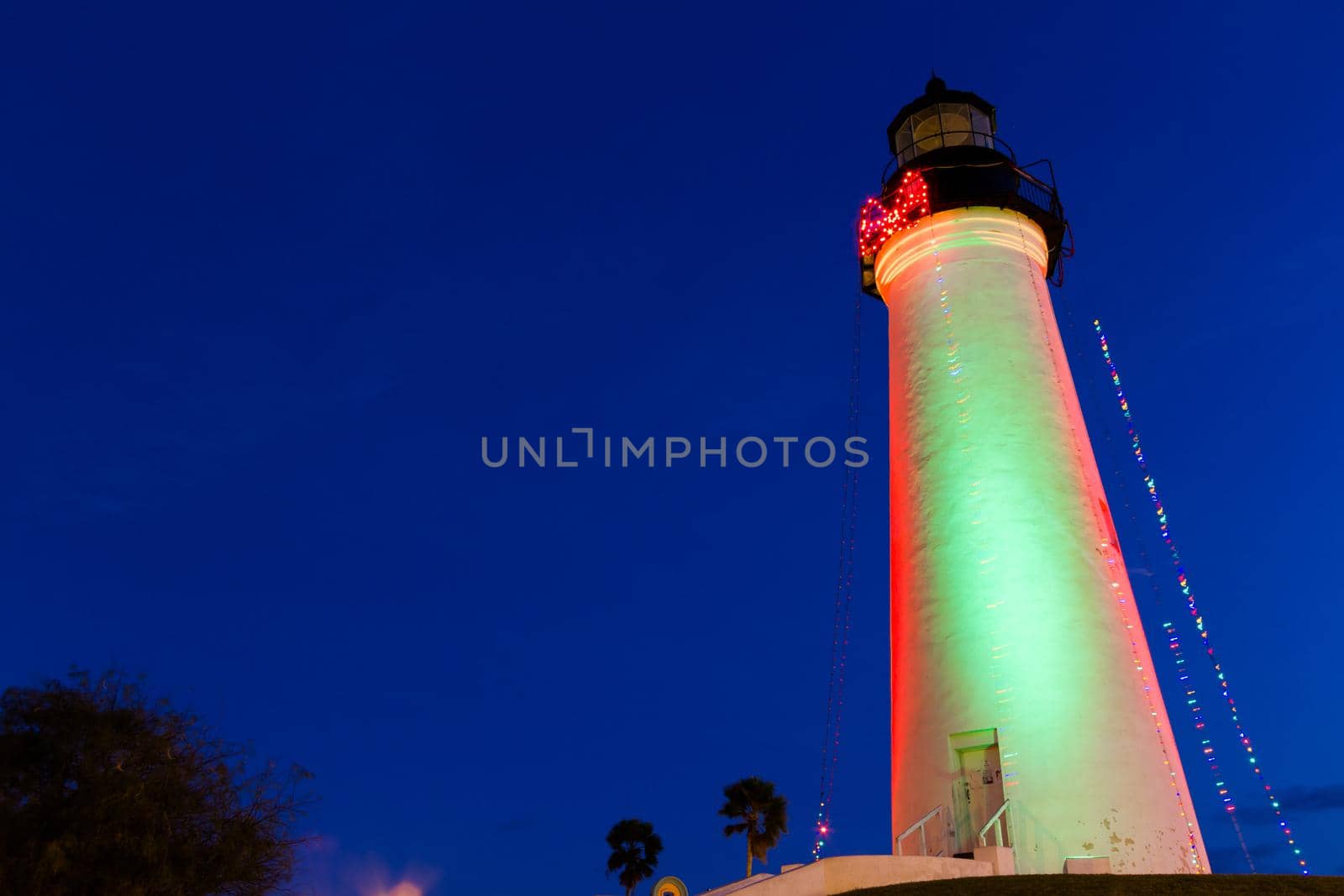 Lightouse by arinahabich