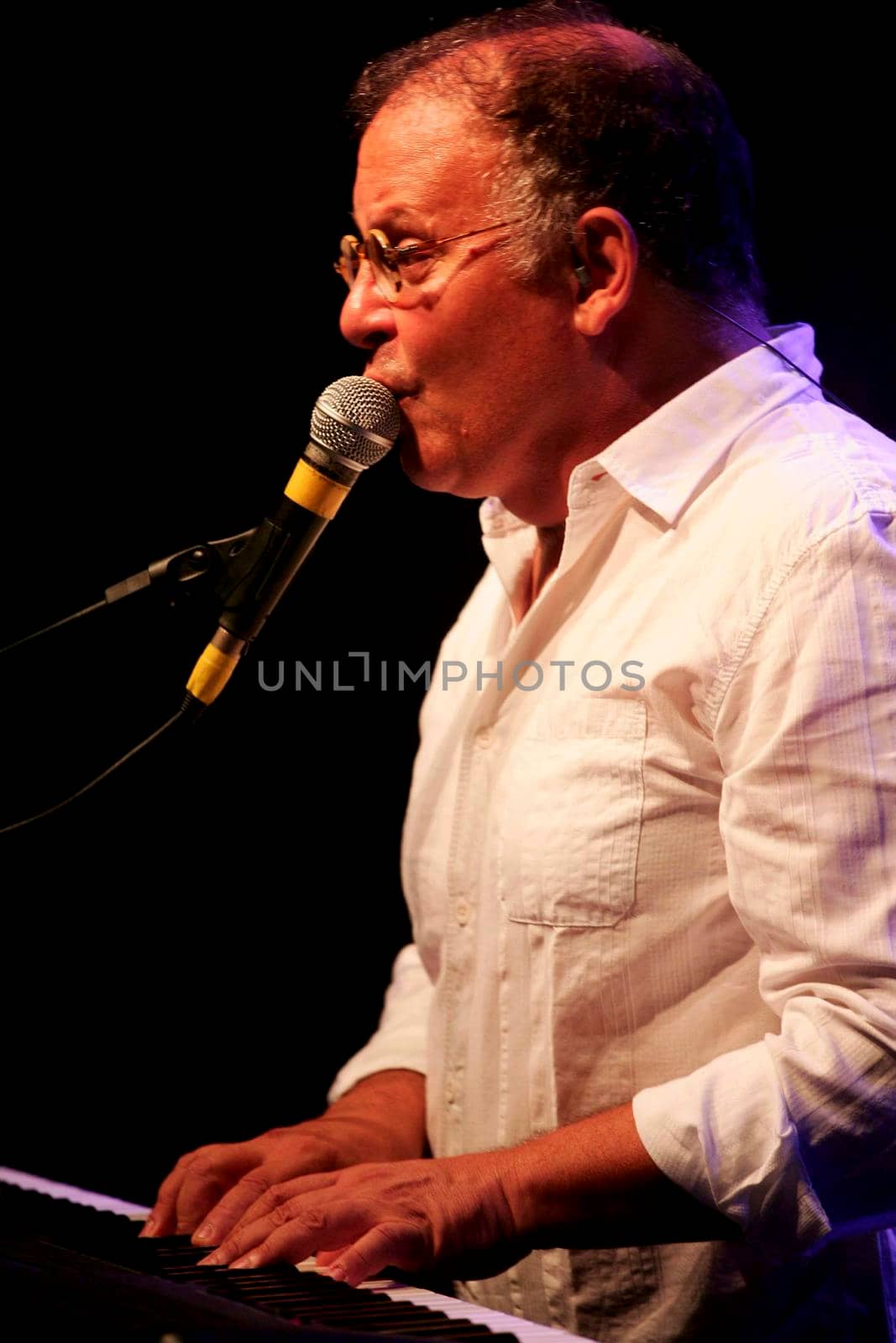 porto seguro, bahia / brazil - november 13, 2009: Discovery Music Festival features the performance of singer Guilherme Arantes in Porto Seguro.


