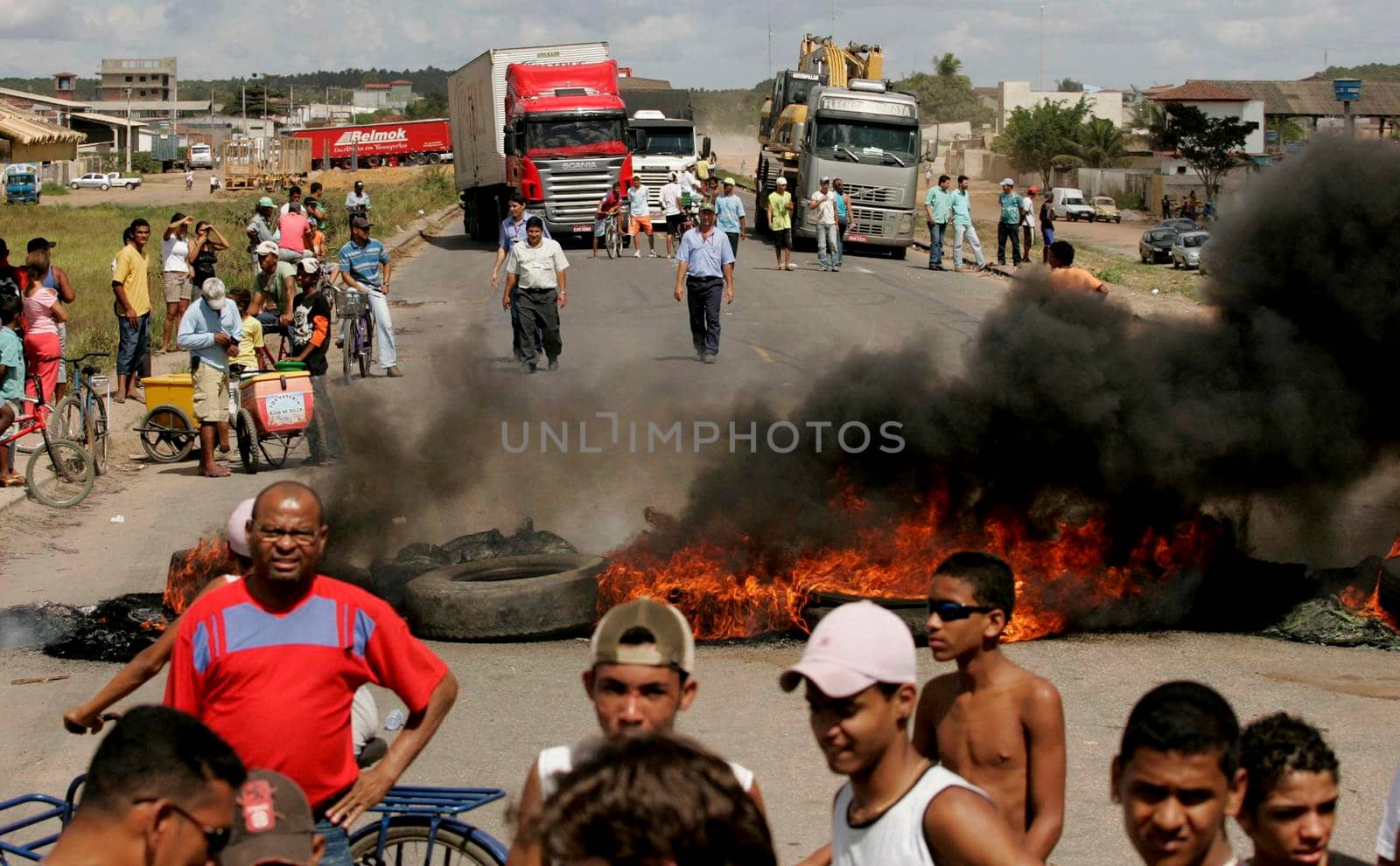 eunapolis, bahia / brazil - august 11, 2009: Dismissed employees of Eunapolis City Hall close BR 101 highway to protest.