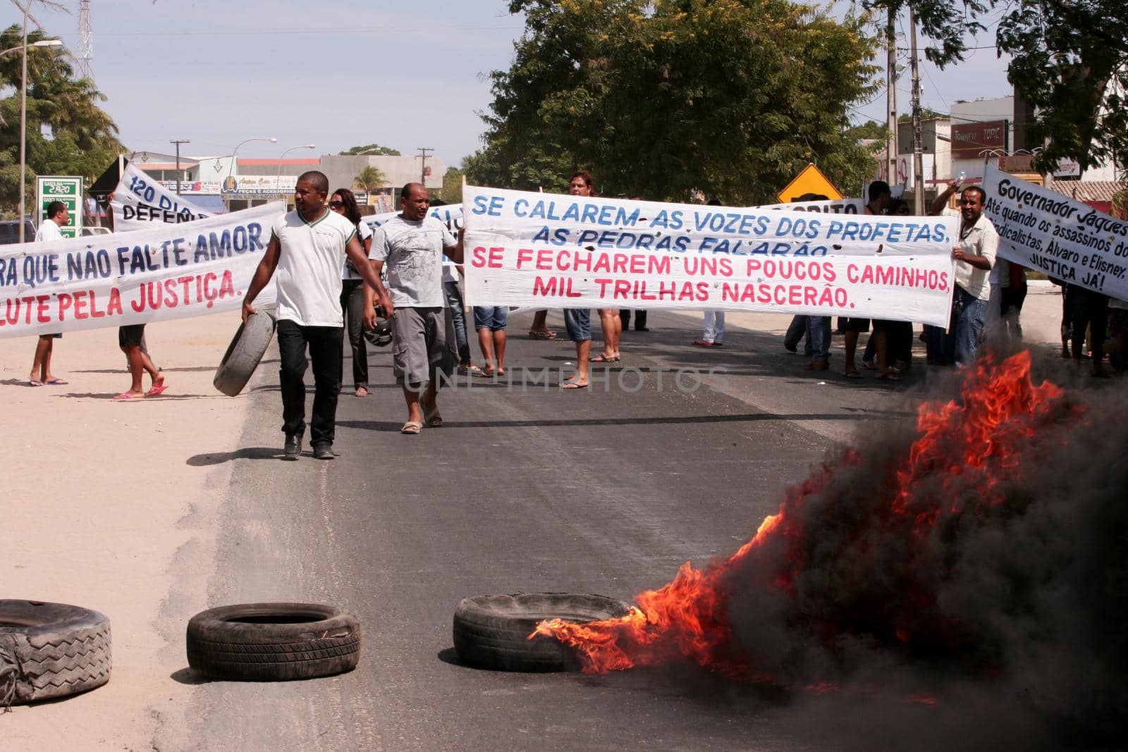 highway protest in southern bahia by joasouza