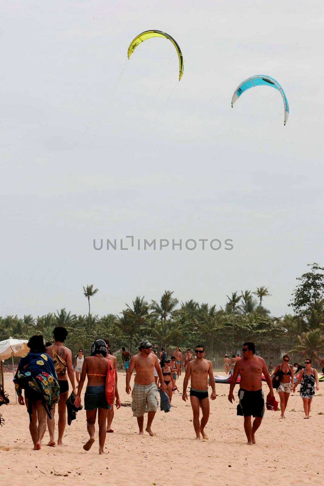 people at caraiva beach by joasouza