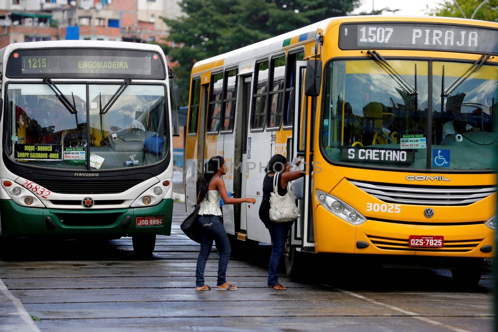 bus at lapa station in salvador by joasouza