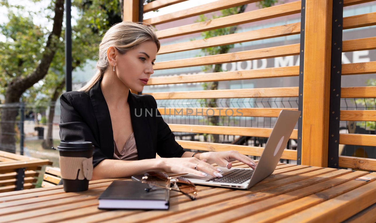 Business woman working on a laptop in the city.