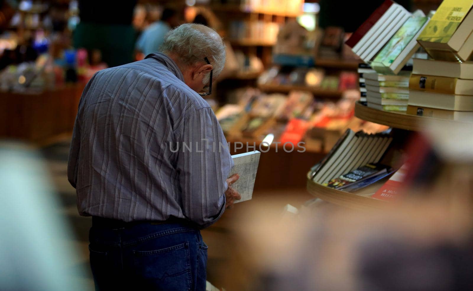 salvador, bahia / brazil - January 8, 2016: Elderly man is seen reading book in bookstore in Salvador city.




