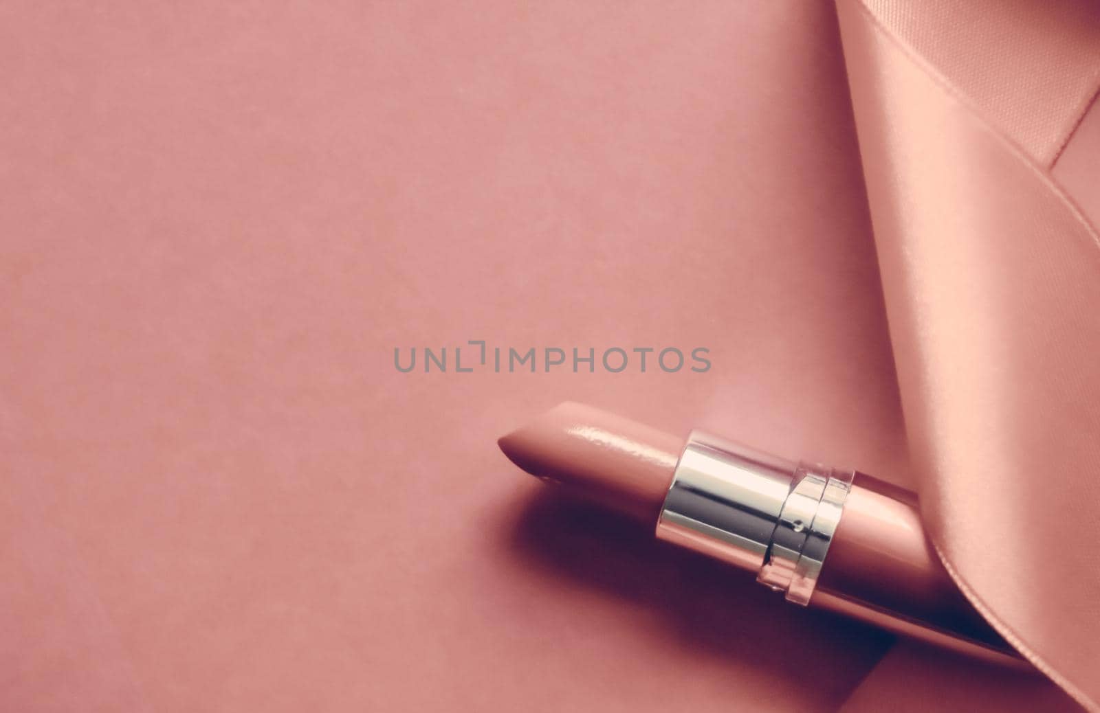 Cosmetic branding, glamour lip gloss and shopping sale concept - Luxury lipstick and silk ribbon on blush pink holiday background, make-up and cosmetics flatlay for beauty brand product design