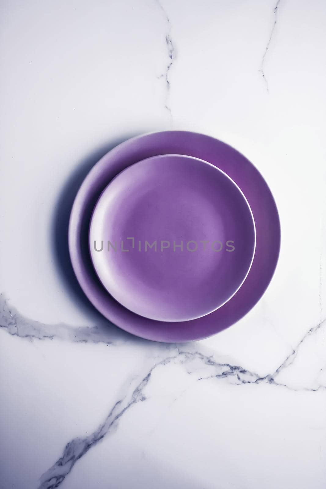 Branding, cuisine and culinary concept - Purple empty plate on marble table background, tableware decor for breakfast, lunch and dinner for restaurant brand menu recipe, luxury holiday flatlay design