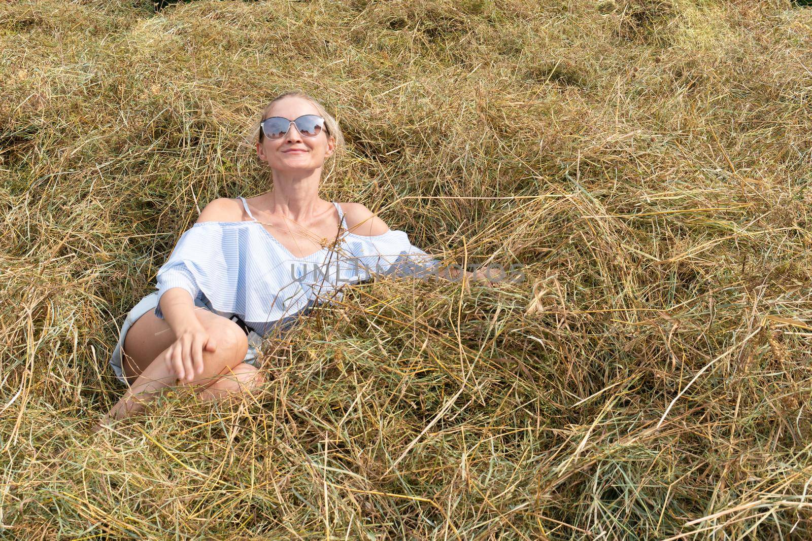 Travel girl fashion happy portrait sunglasses field romantic haystack, from happiness woman for young from jacket bale, barley youth. Full west enjoy, by 89167702191