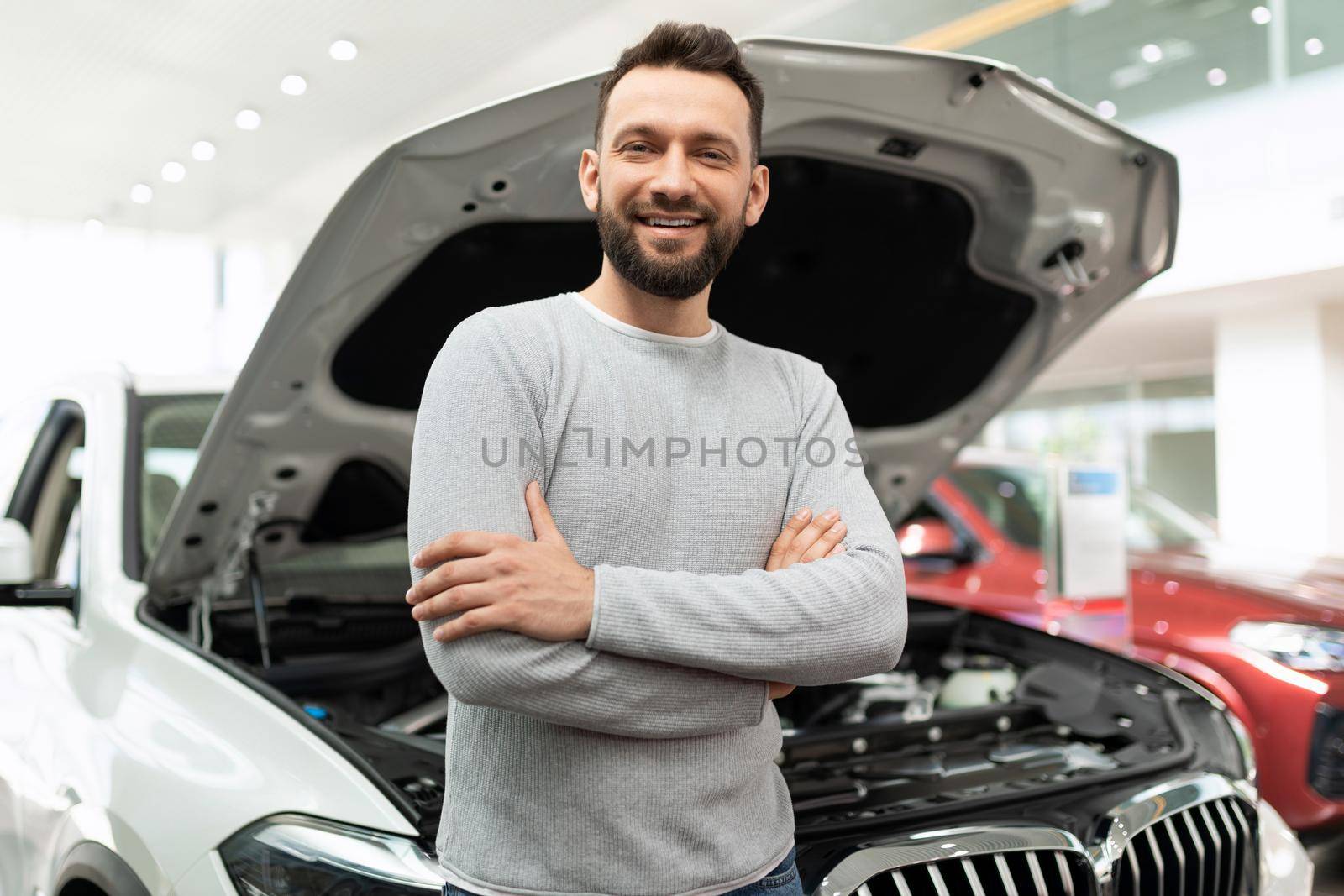 the buyer of a new car in the salon took out an insurance policy.