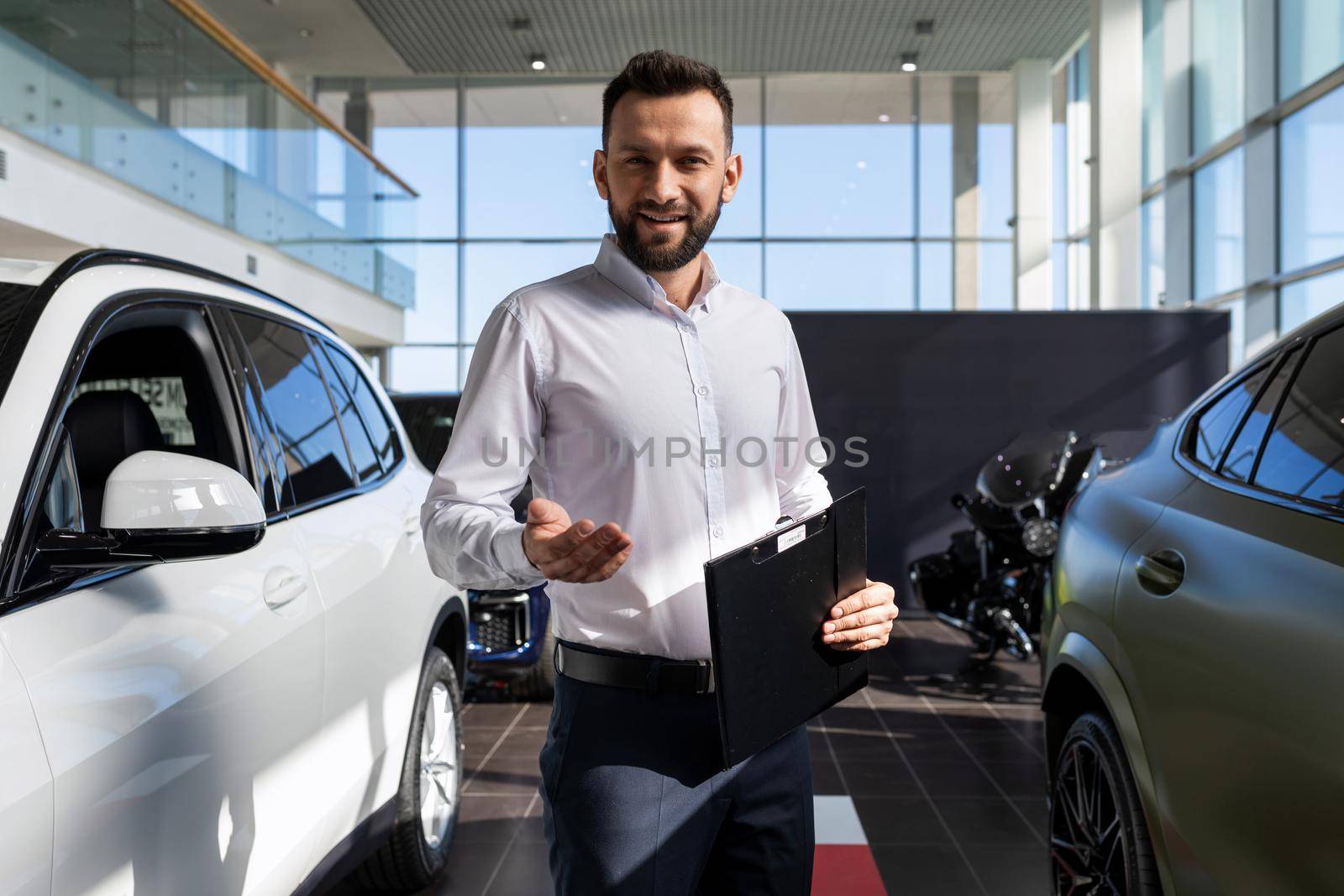 sales manager with a unique offer for new cars in a car dealership.