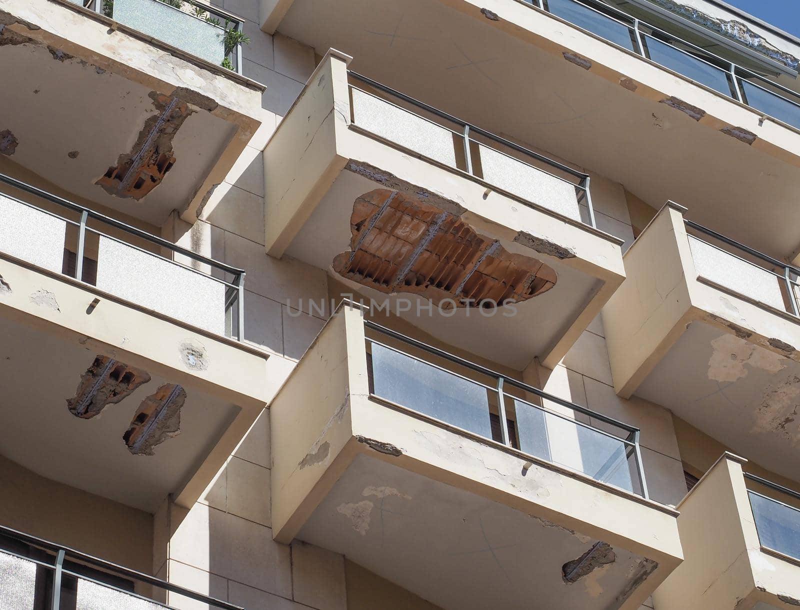 repairment of damaged resistance bars in balcony concrete slab