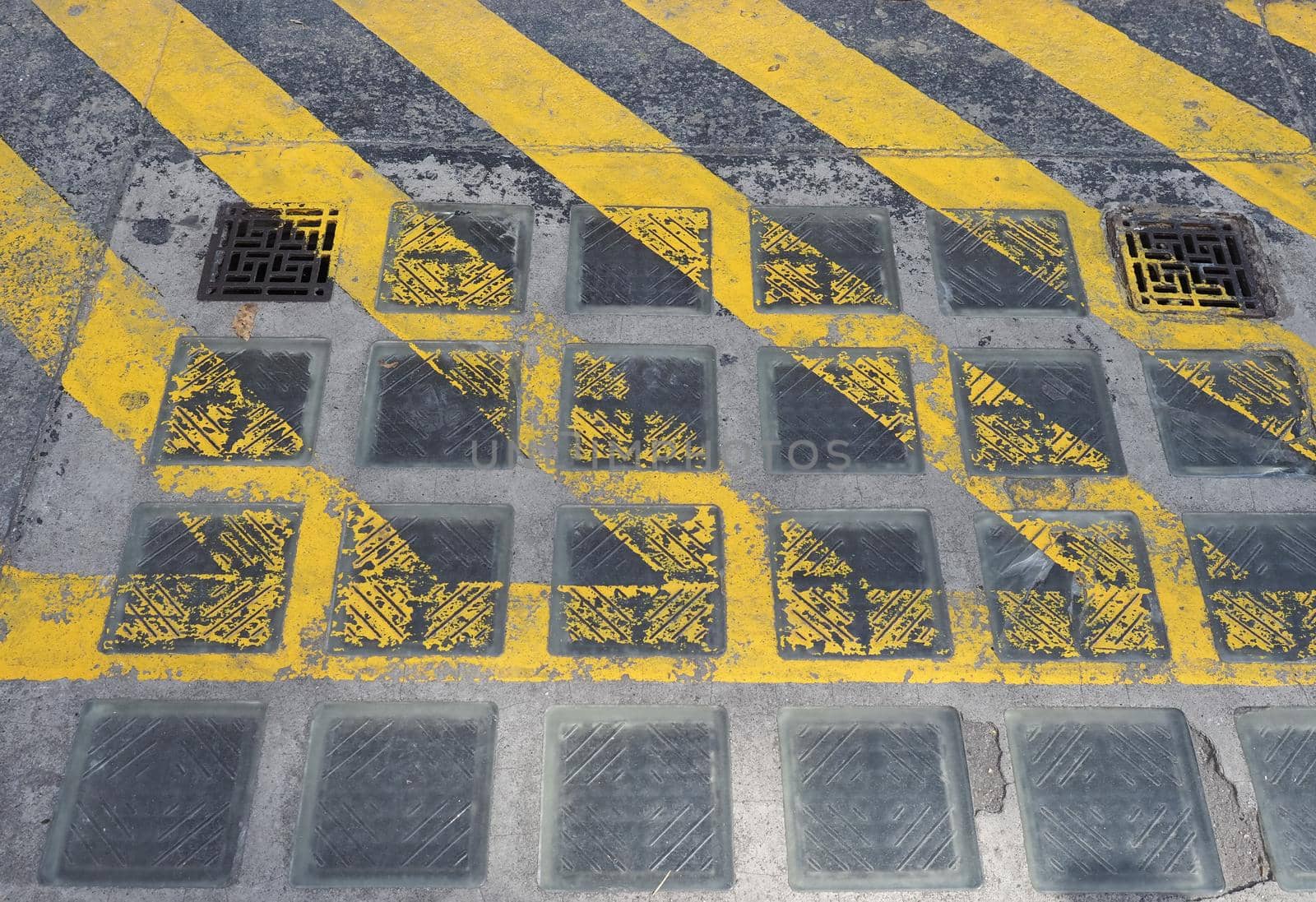 yellow lines warning sign painted on pavement
