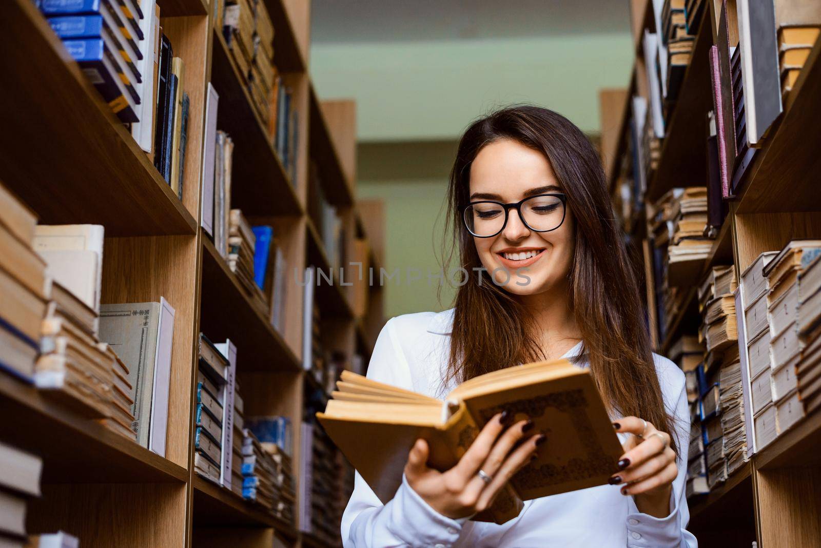 Express positive emotions while reading, intellectual leisure time