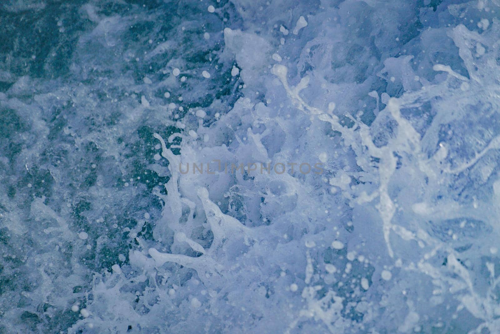 A violent splash image (wallpaper material). Shooting Location: Sendai, Miyagi Prefecture