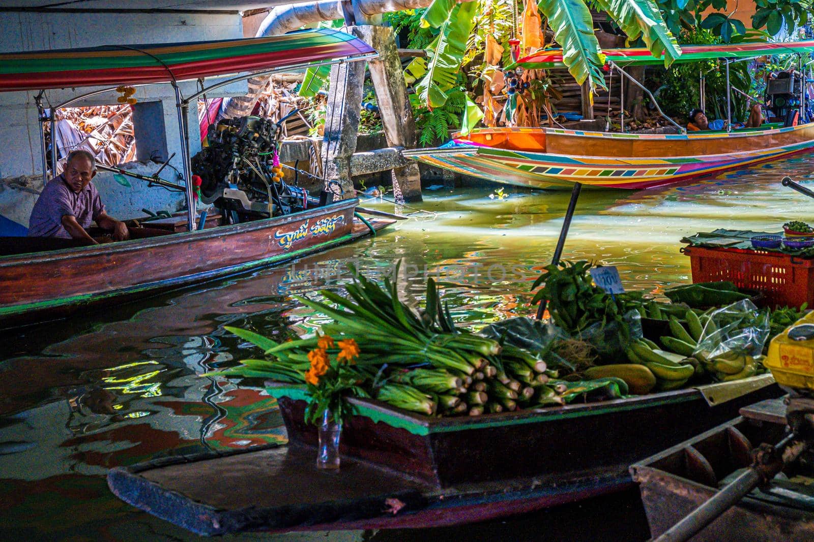 Local peoples sell fruits, food and souvenirs at floating market famous tourist attraction in Thailand