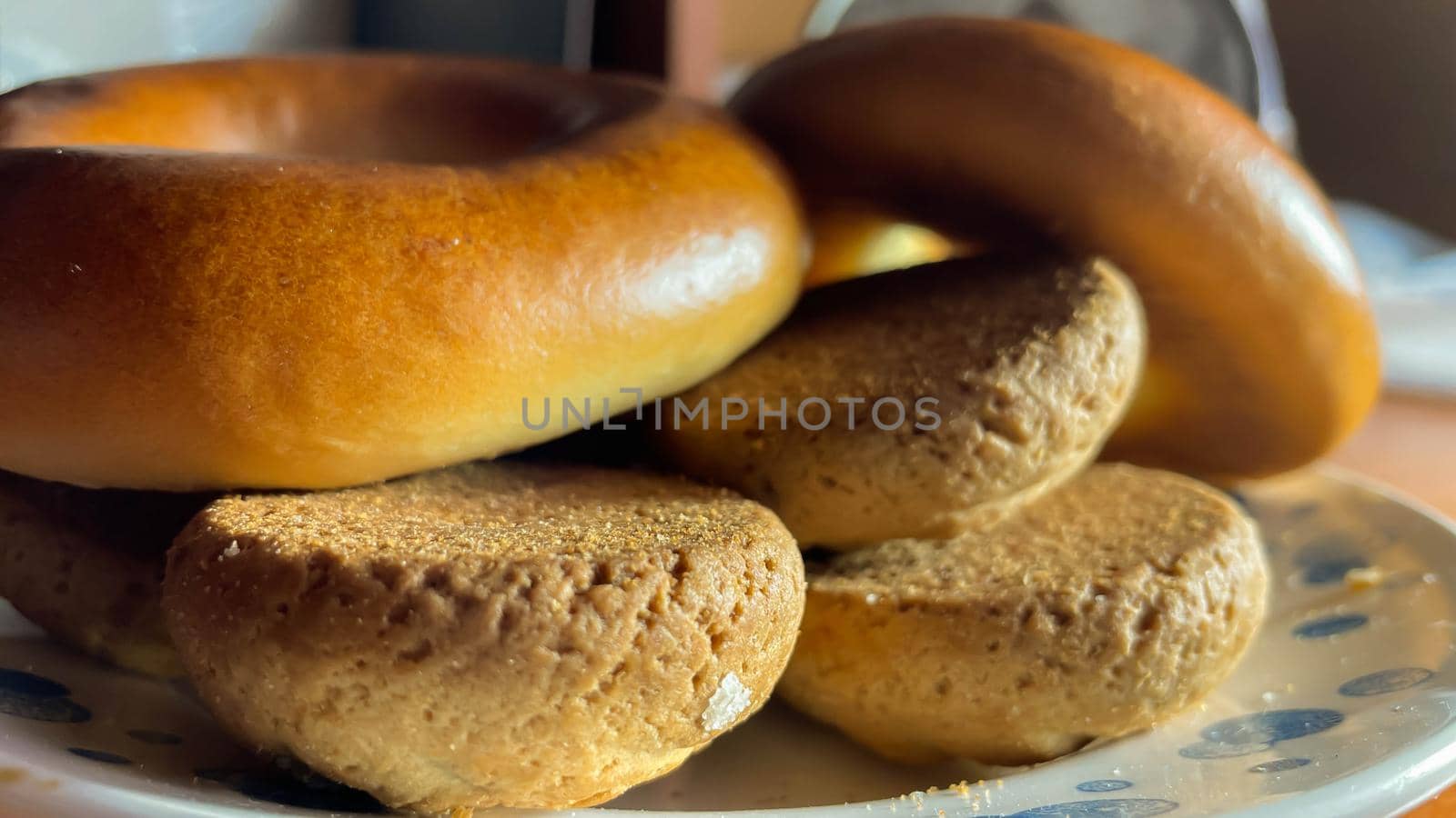 bagels and gingerbread on the table in a plate