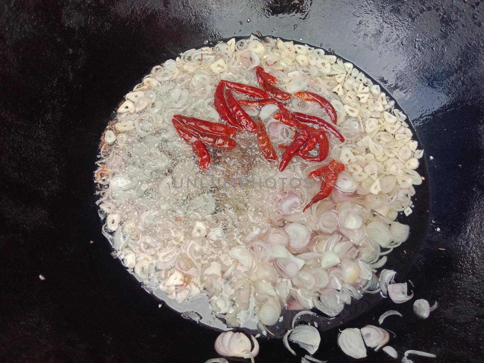 slice garlic stock on kitchen by jahidul2358